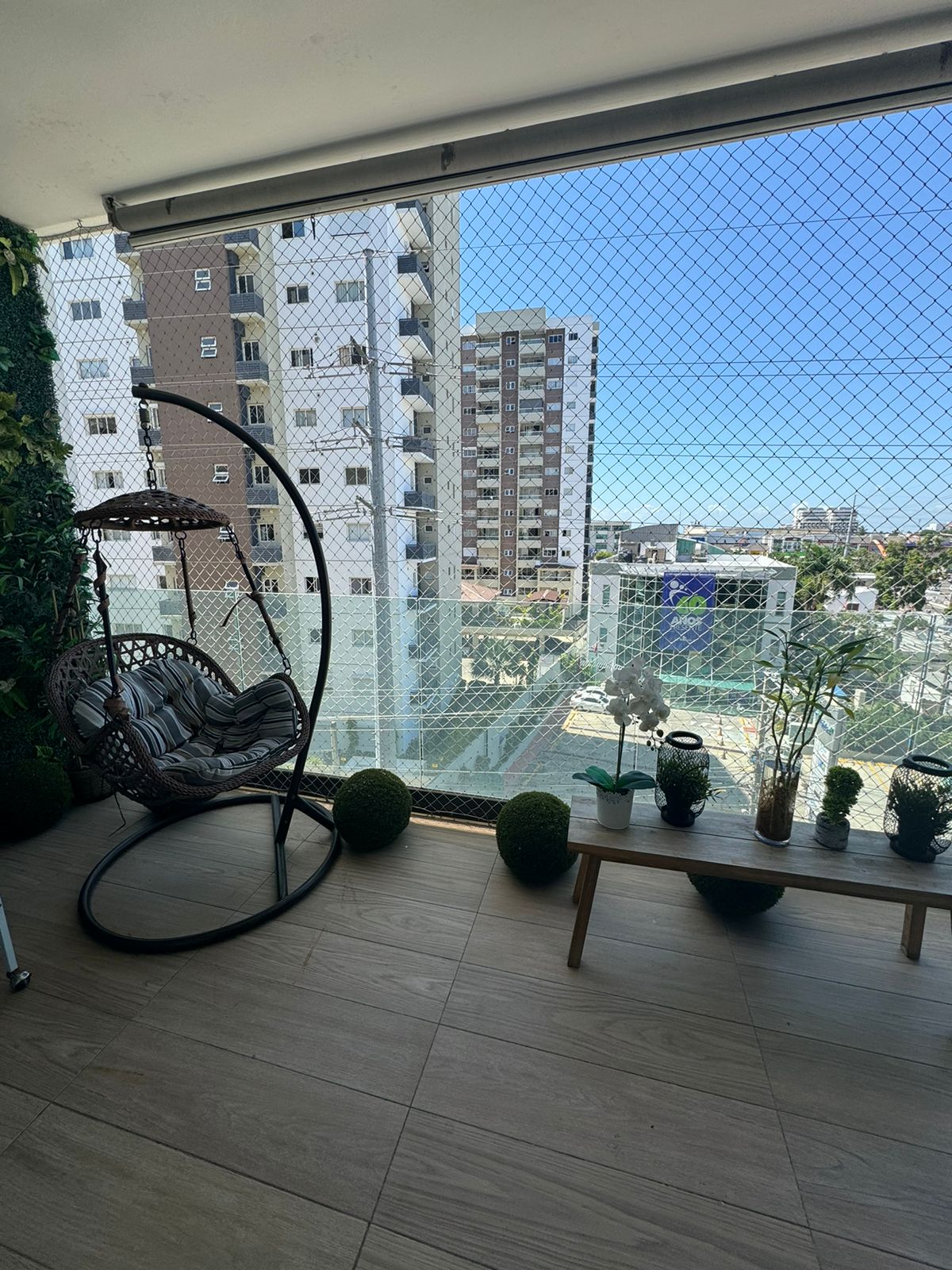 apartamentos - Venta de Apartamento en Serralles piso alto  8