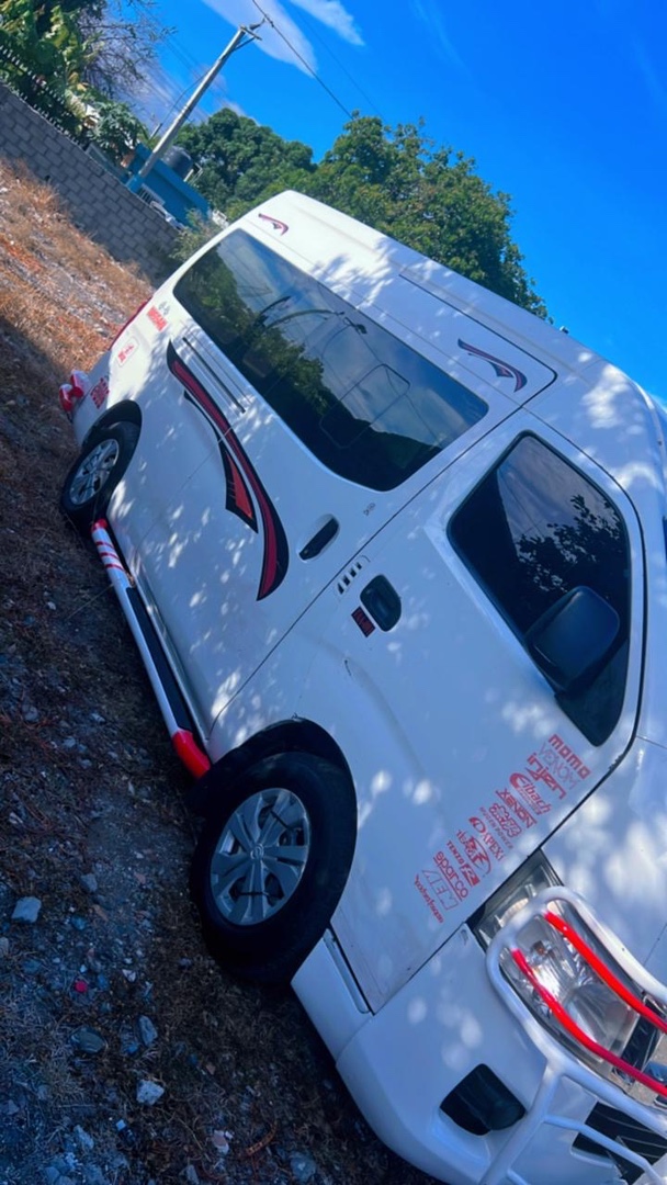 carros - Nissan urvan NV350 2016 gasoil.. 1
