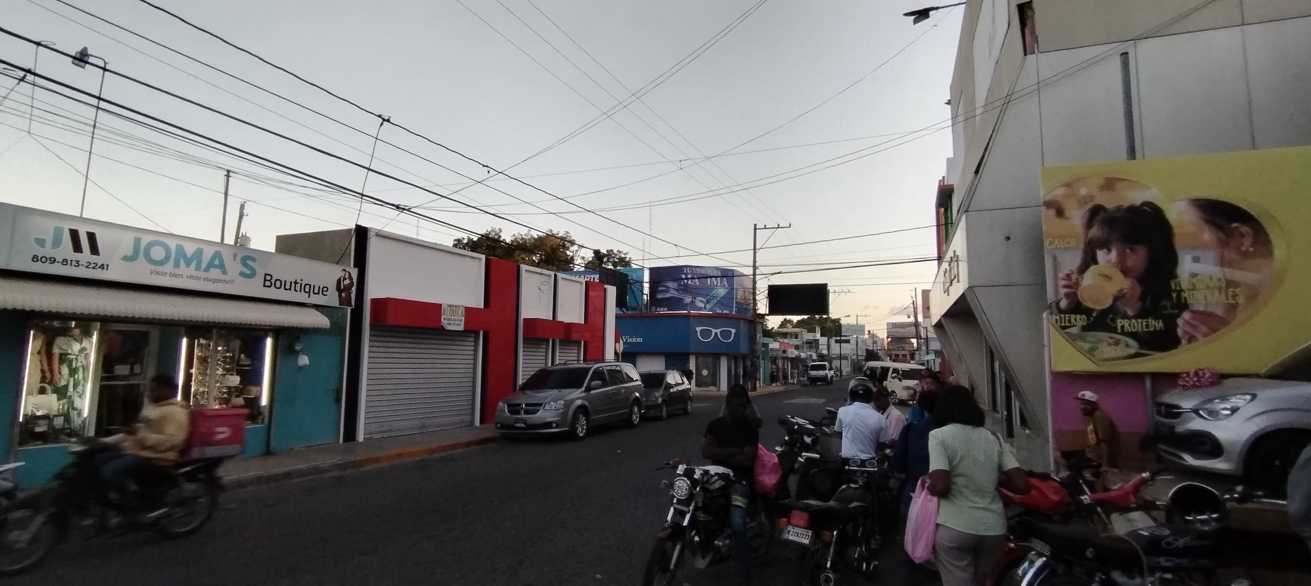 oficinas y locales comerciales - Local comercial centro La Romana solo 2 disponibles 2