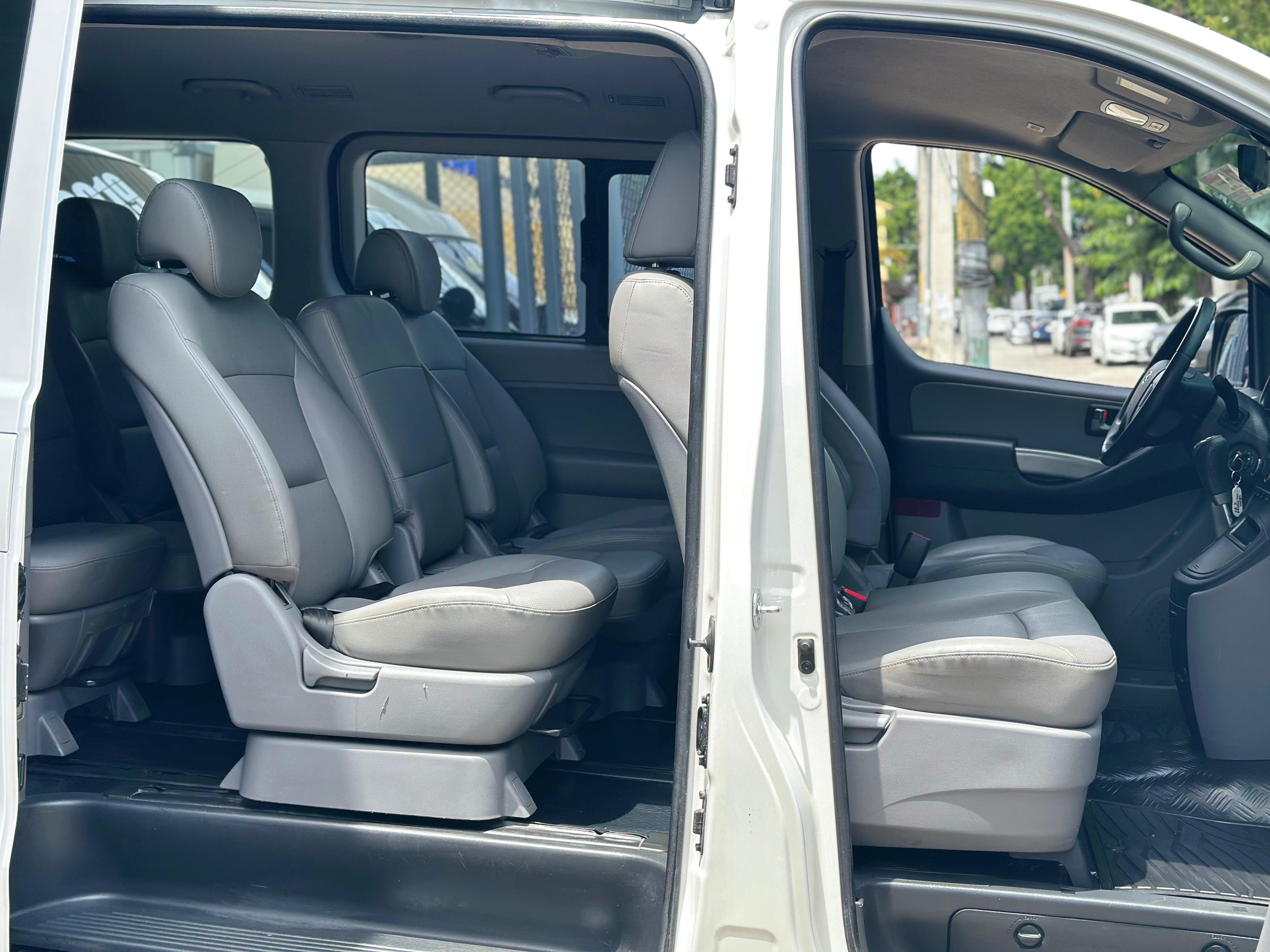 jeepetas y camionetas - 2021 HYUNDAI GRAND STAREX VGT IMPORTADA 4