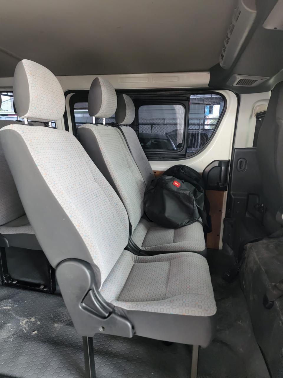 camiones y vehiculos pesados - Toyota HIACE 1