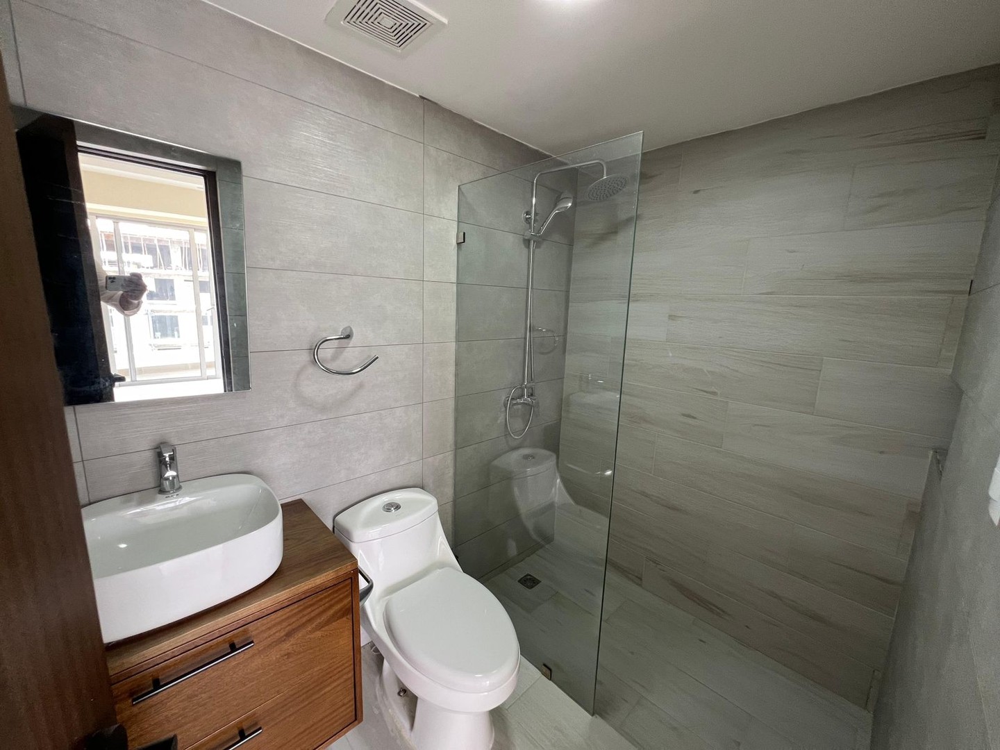 apartamentos - Apartamento nuevo en El Evaristo Morales Con Linea Blanca Disponible  6