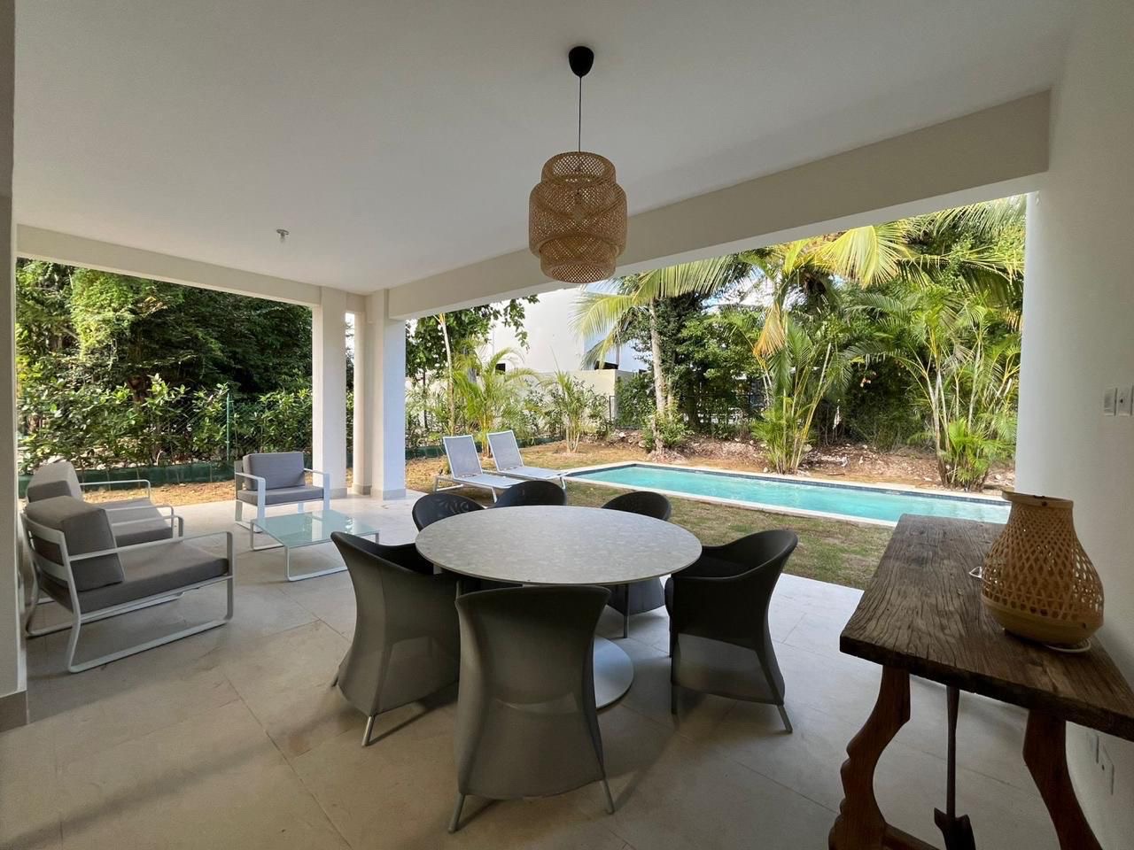 casas vacacionales y villas - venta de Villa amueblada con piscina en punta cana village República Dominicana  1