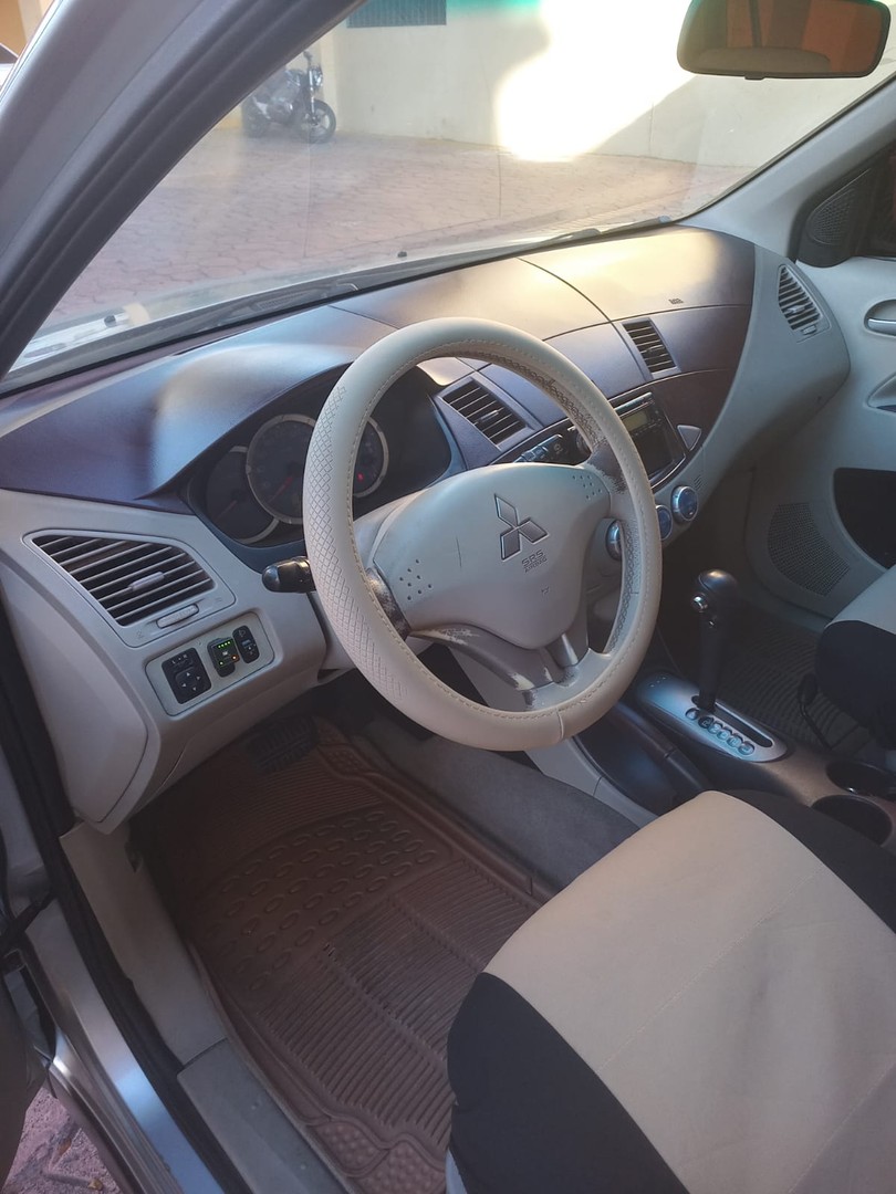 jeepetas y camionetas - Vendo Jeepeta Mitsubishi 2011 4