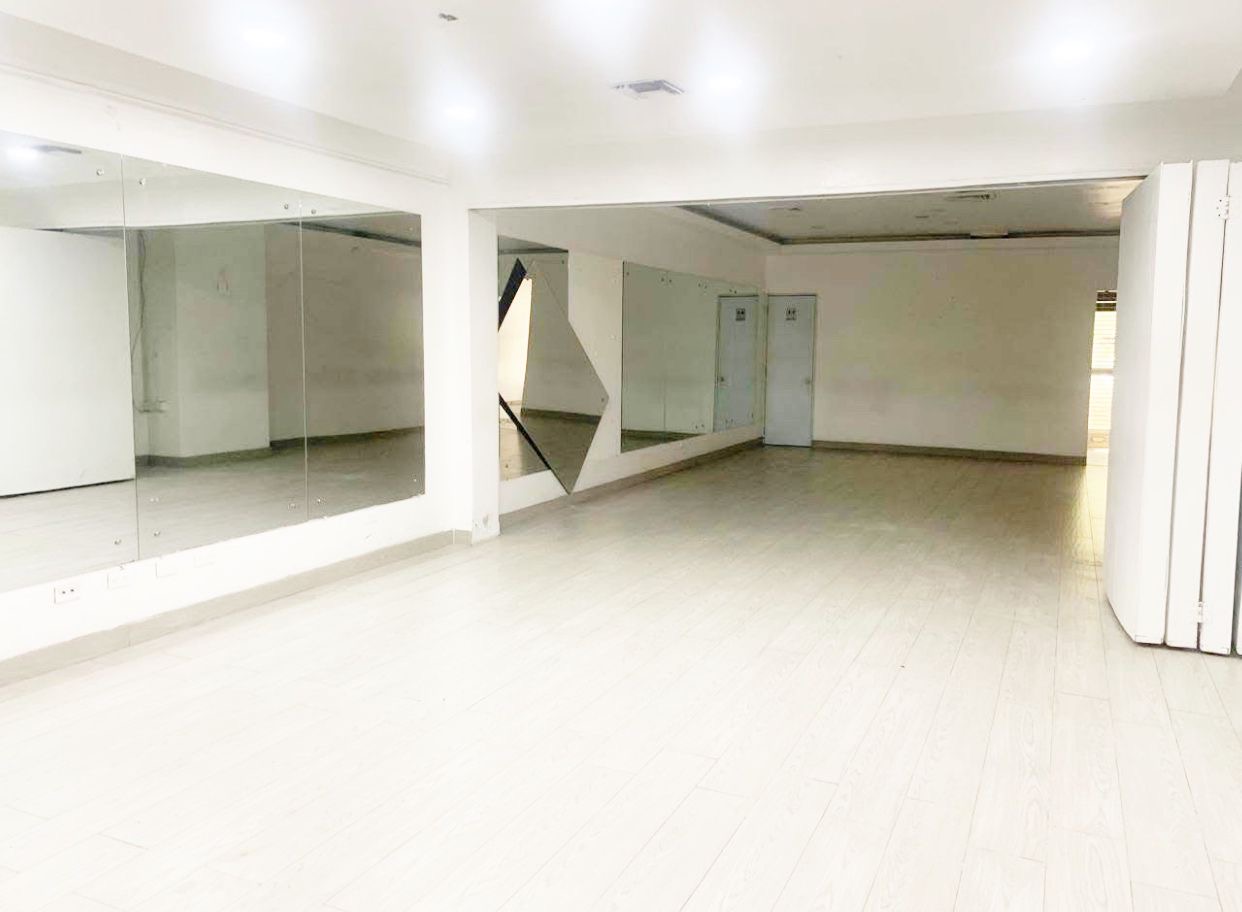 oficinas y locales comerciales - Local céntrico en Piantini 2