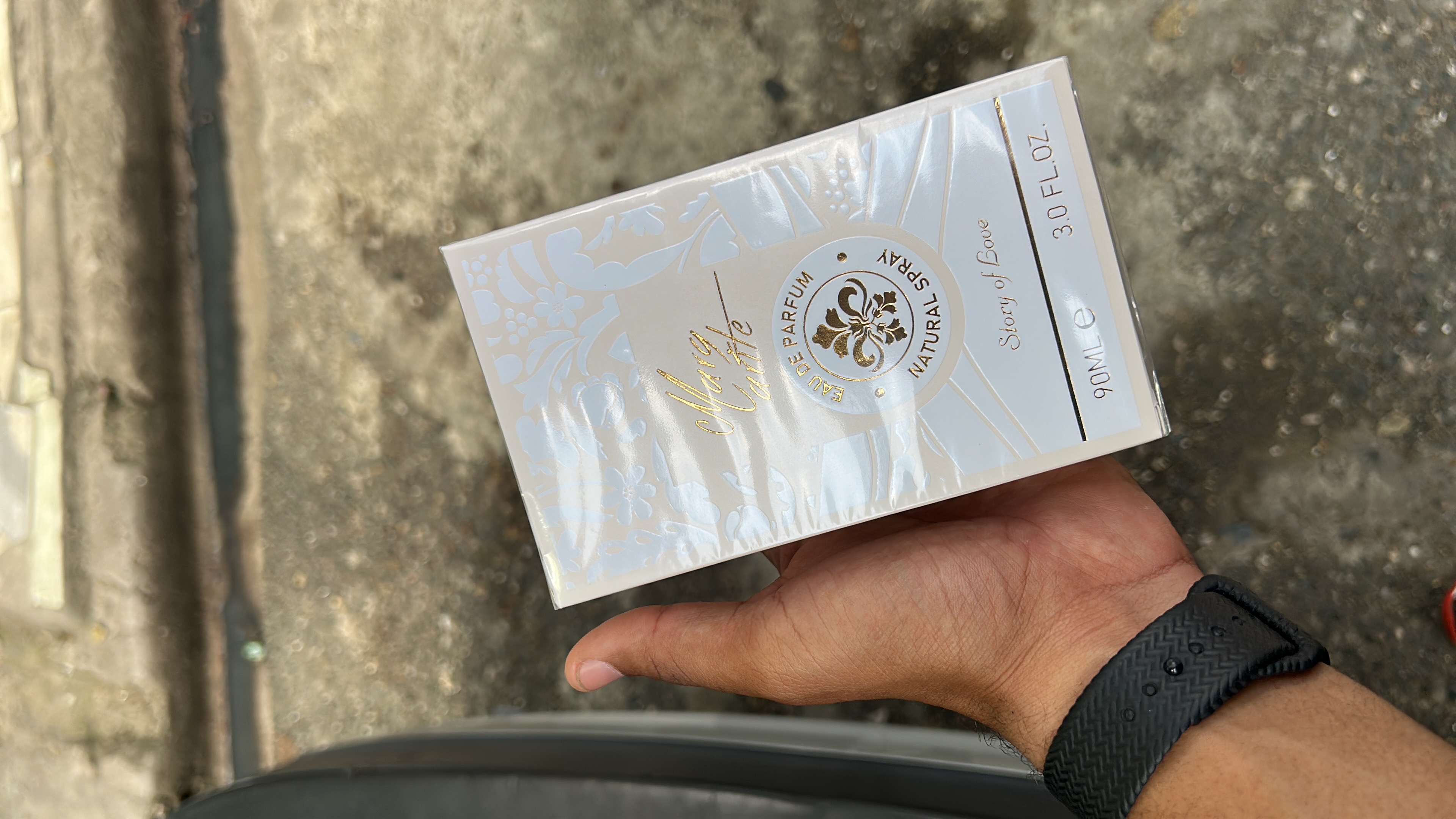 joyas, relojes y accesorios - perfumes Yara de mujer otro modelo totalmente nuevo y buen aroma  2