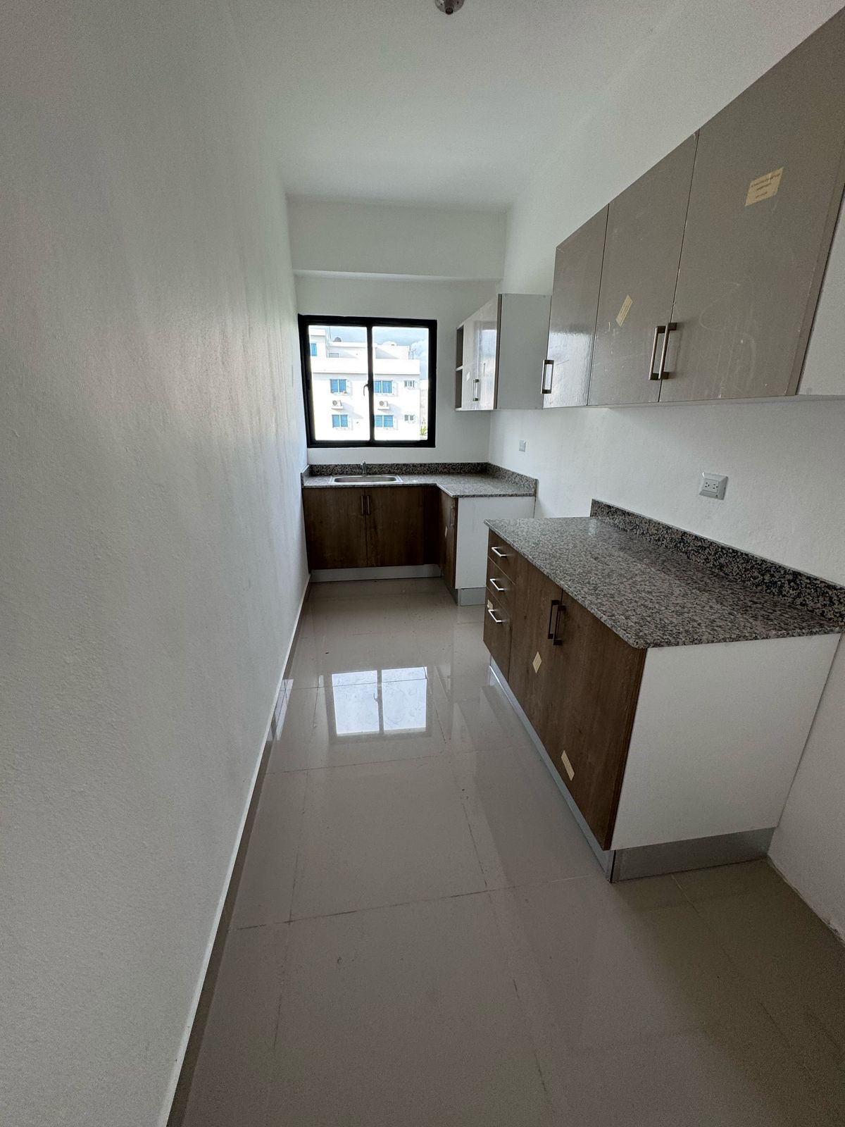 apartamentos - Vendo Miraflores piso 3 una hab 1.5 baños parqueo  1