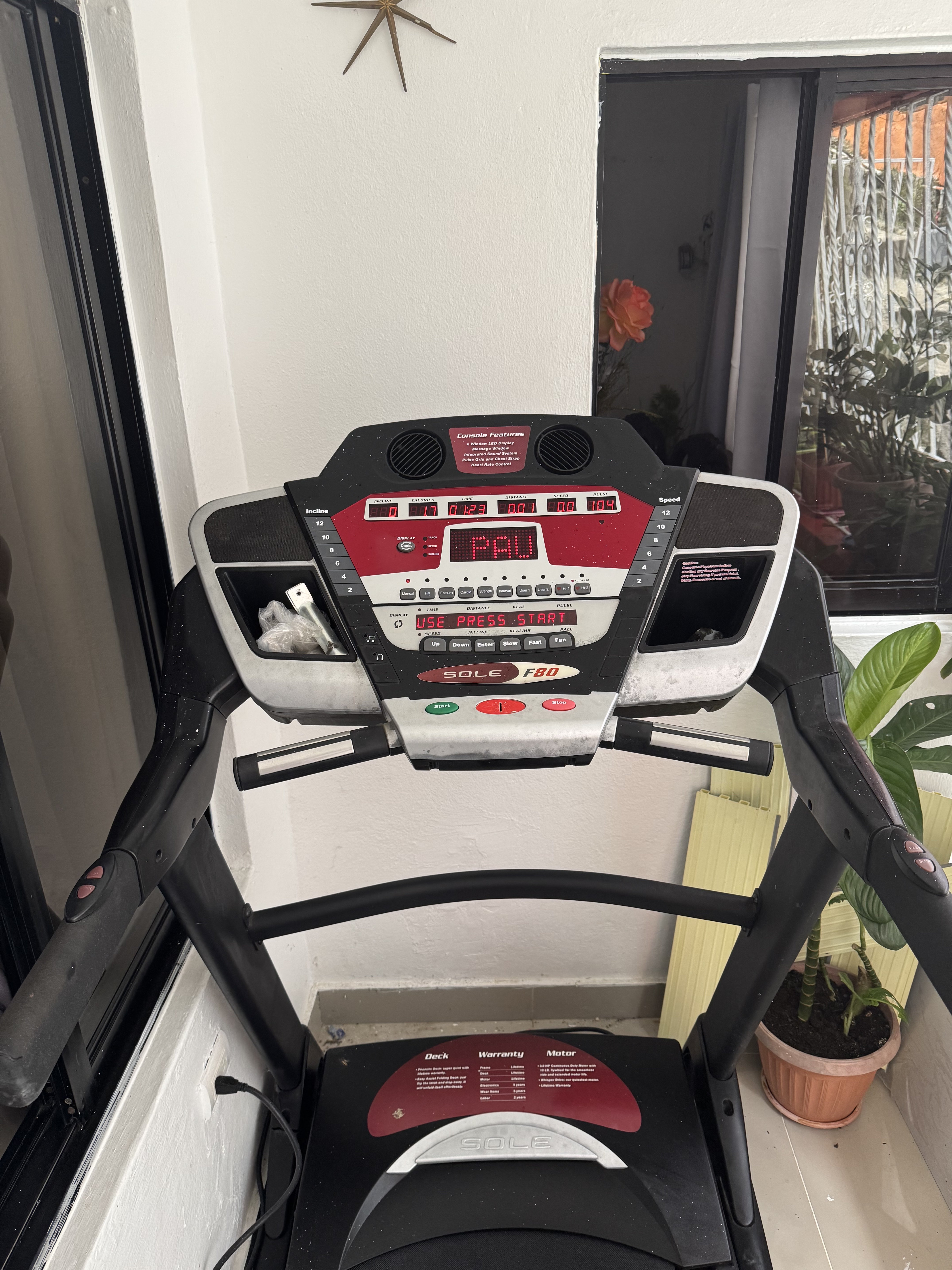 deportes - Caminadora de Cinta, Marca SOLE FITNESS F80.