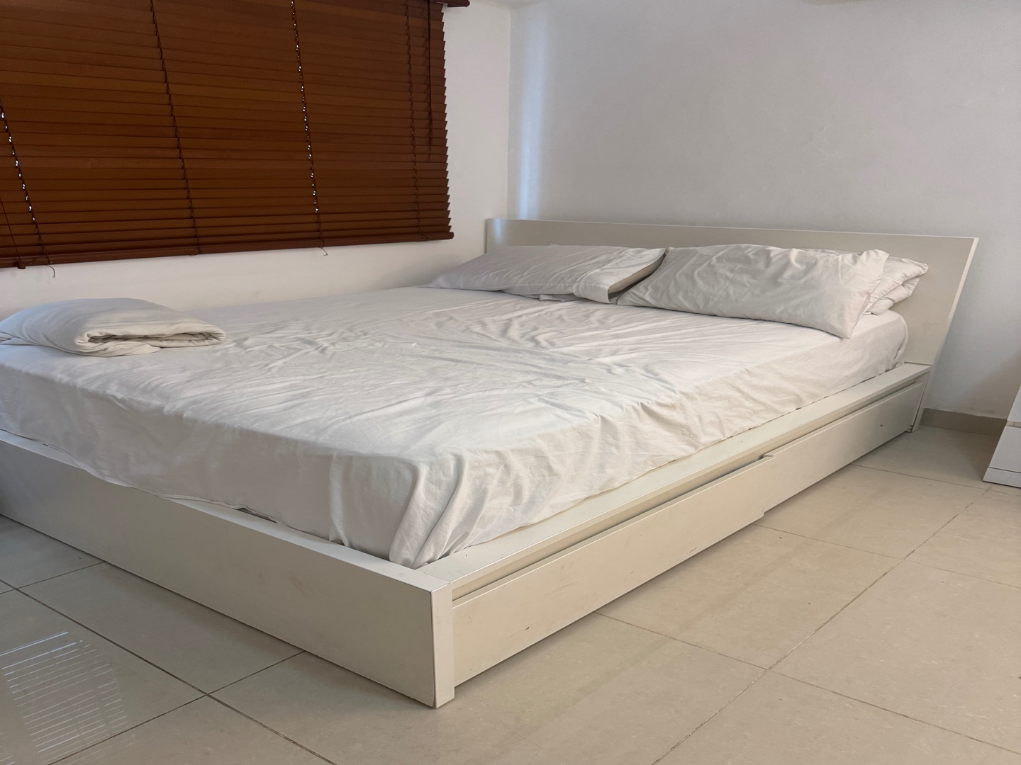 muebles y colchones - Venta de juego
De habitación queen y colchón
 2