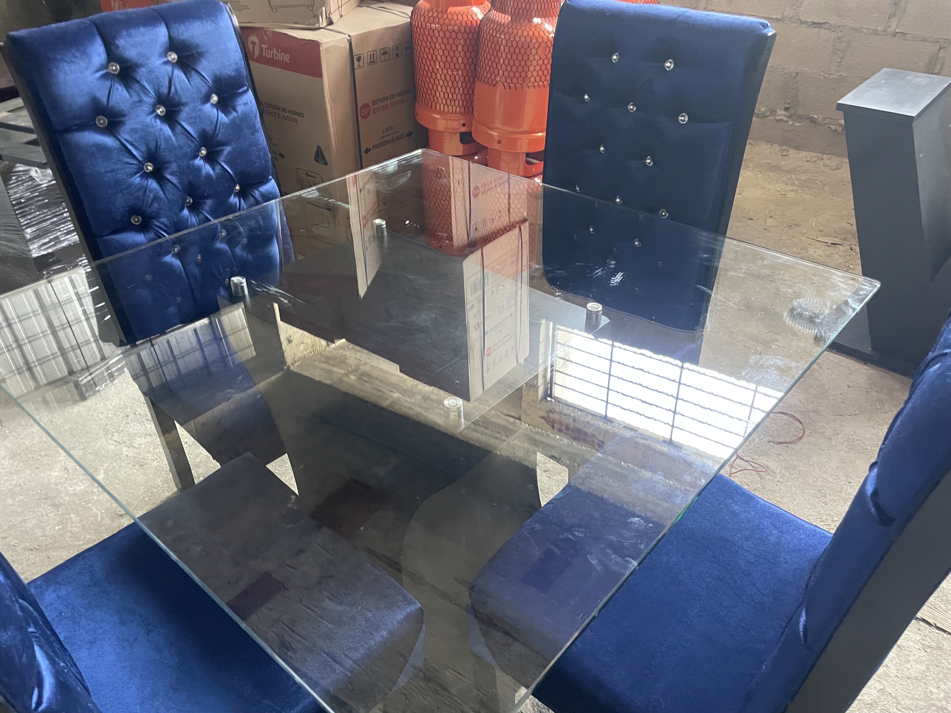 electrodomesticos - Liquidación juego de comedor 4 sillas está nuevo  4