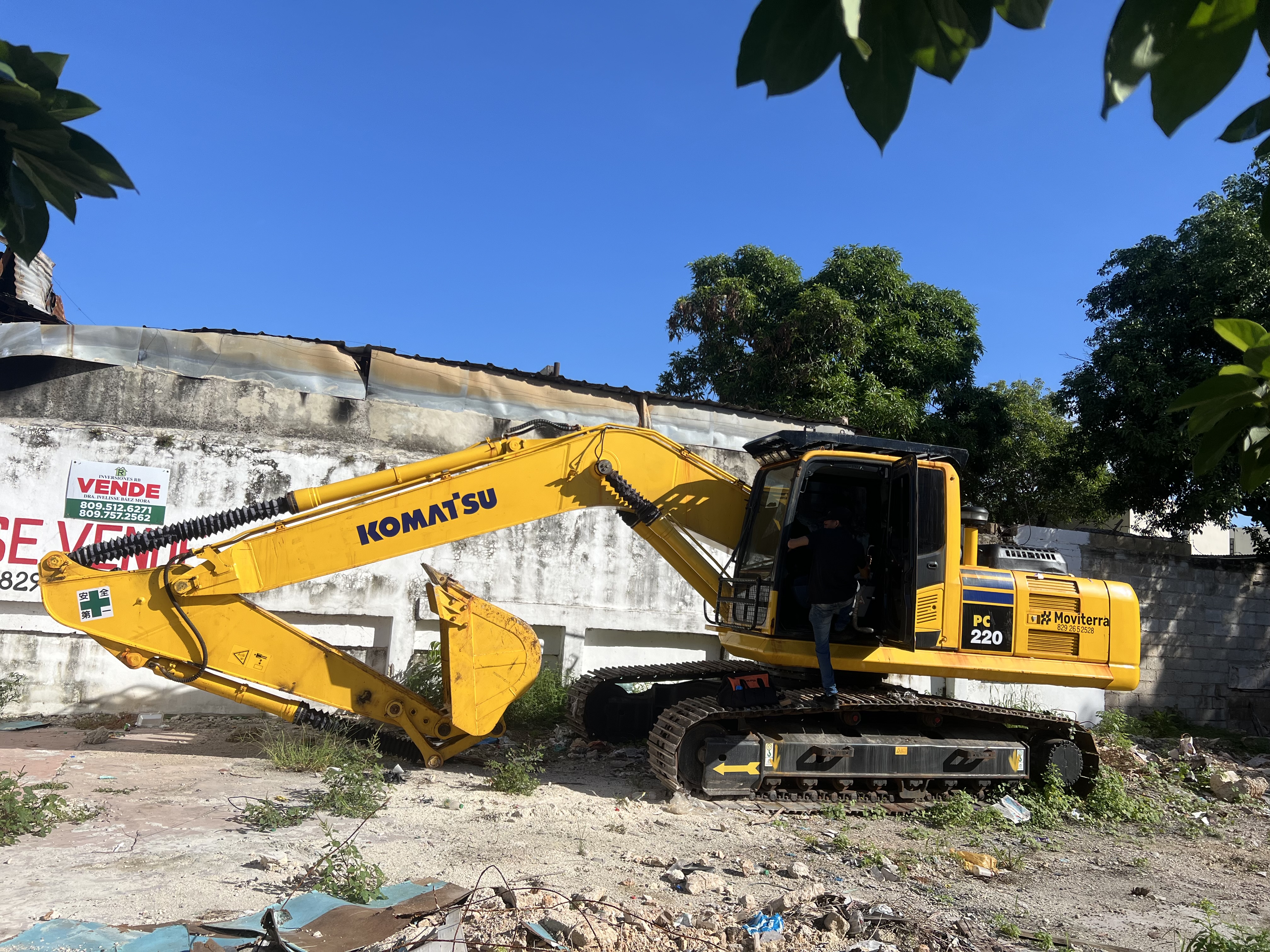 camiones y vehiculos pesados - Komatsu pc220 excavadora en venta  1