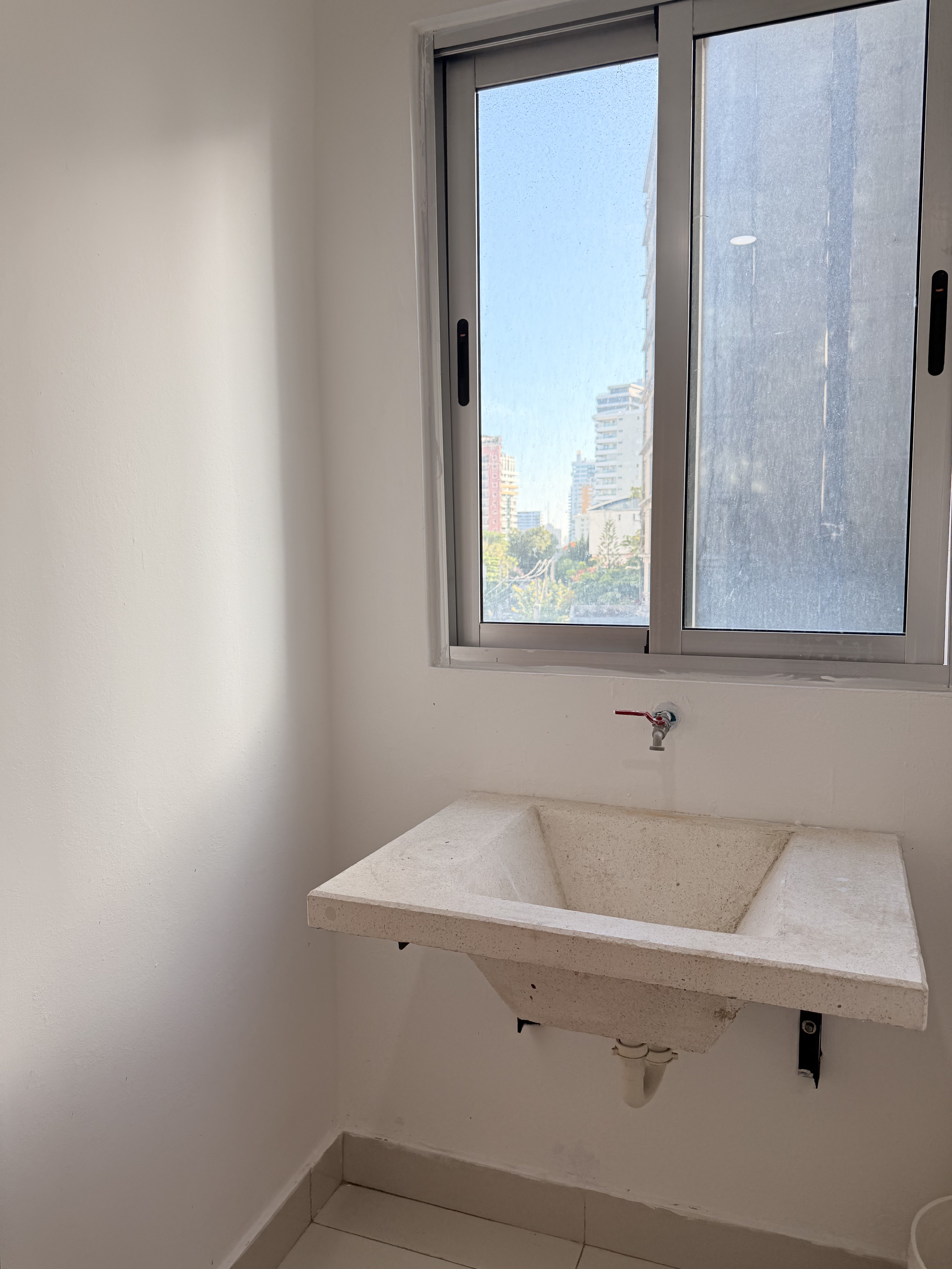 apartamentos - Alquiler de Apartamento en La Esperilla 3 hab, 1,550 dólares. 8