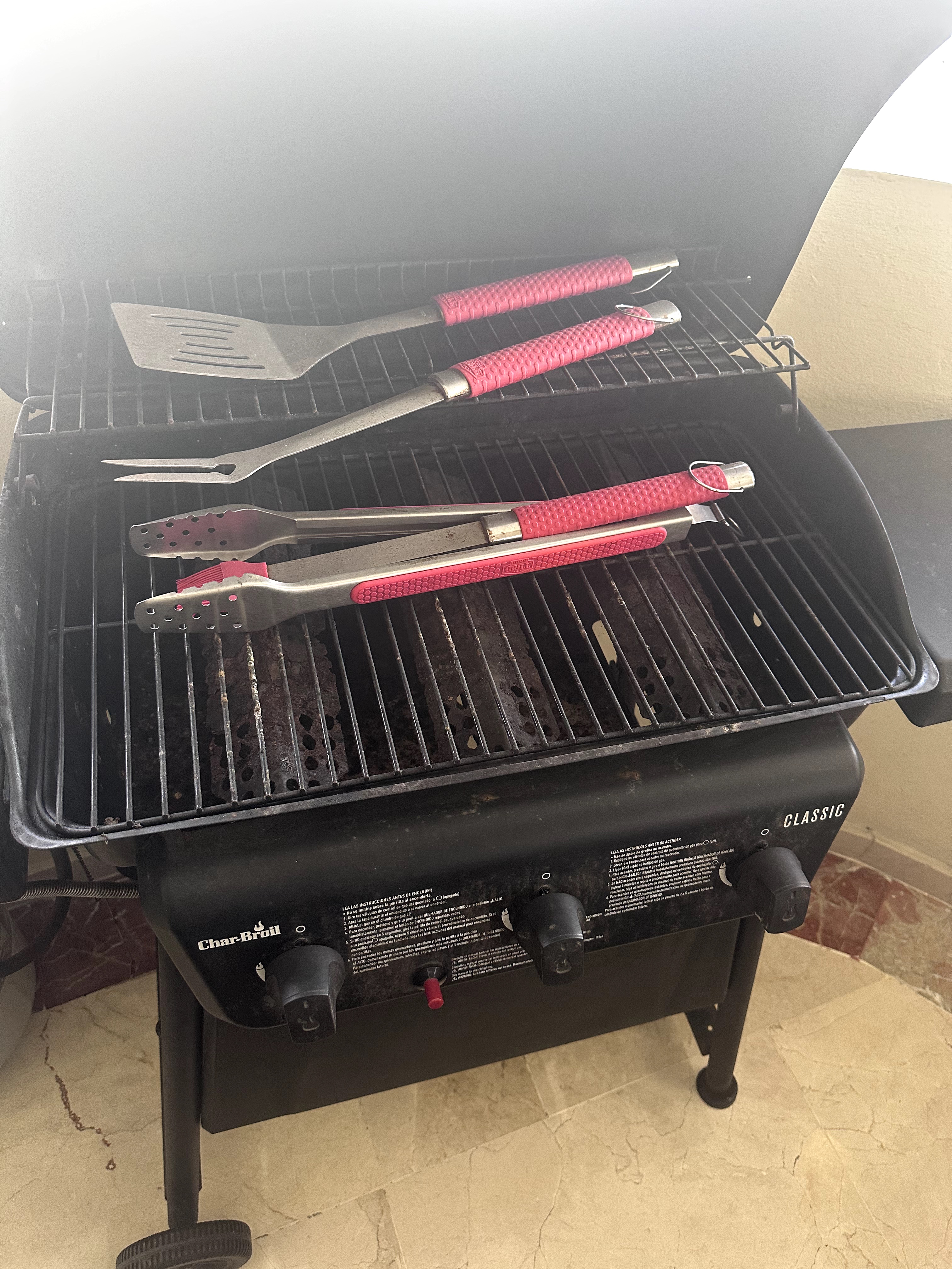 cocina - BARBECUE con tanque de gas marca Charbroil 2