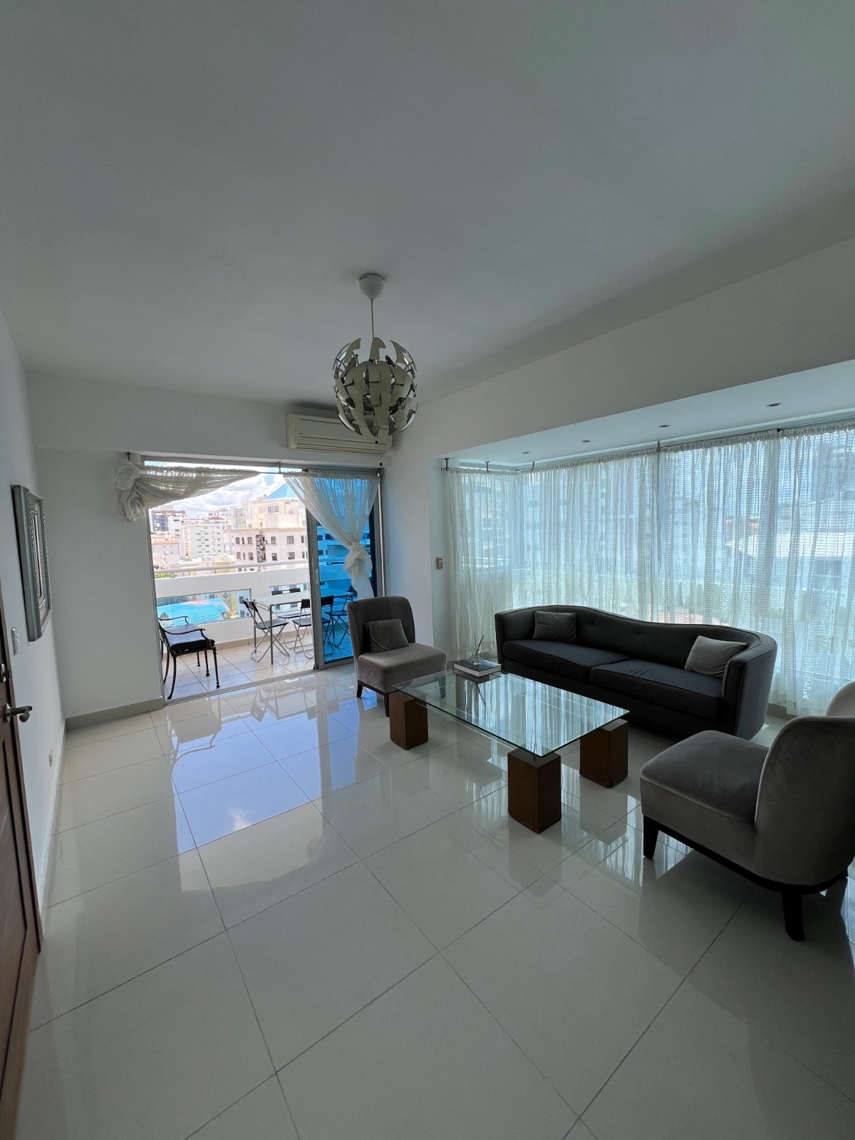 apartamentos - Alquiló amueblado en naco piso alto dos hab 2.5 ba 0