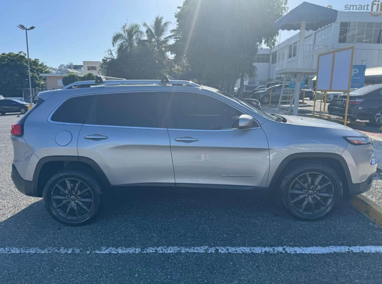 jeepetas y camionetas - ¡DE OPORTUNIDAD! JEEP CHEROKEE 2015 4
