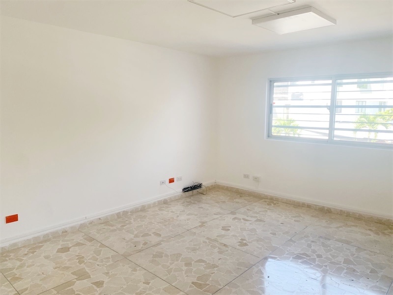 oficinas y locales comerciales - Local amplio en el millon  8