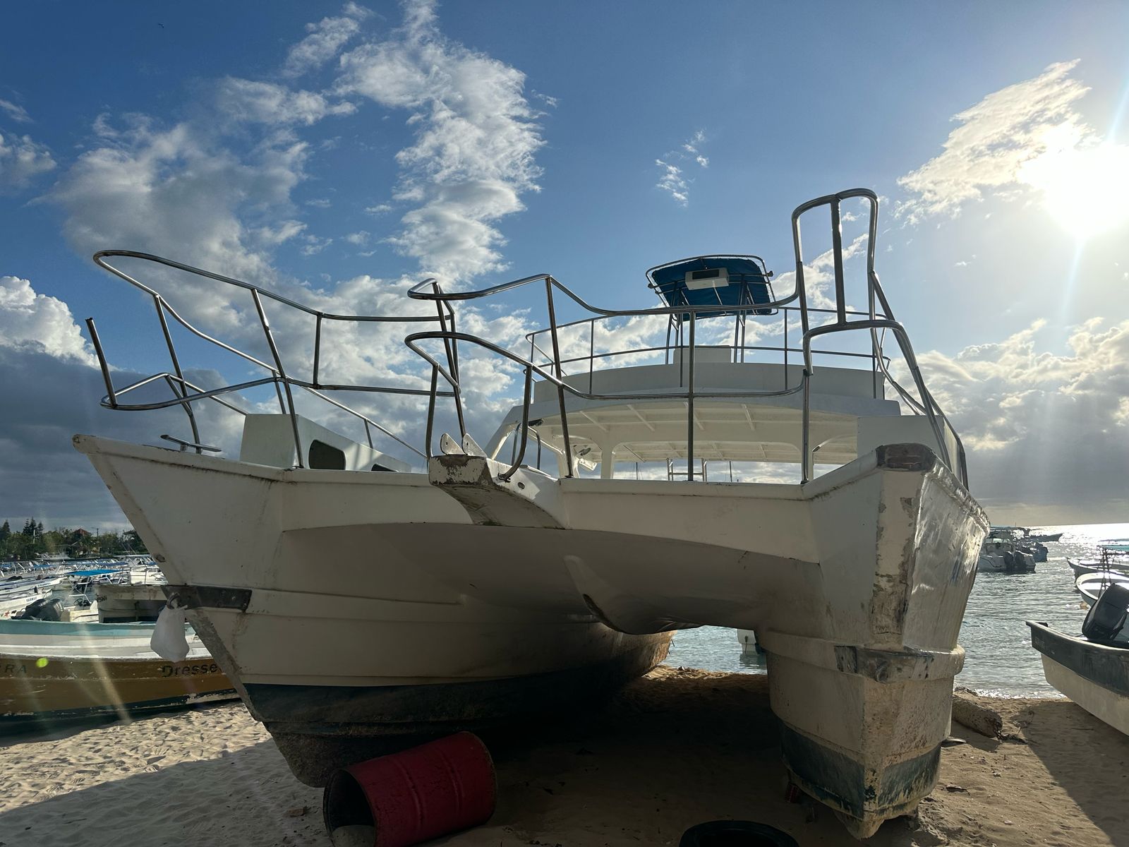 botes - Catamran para Restaurar 3