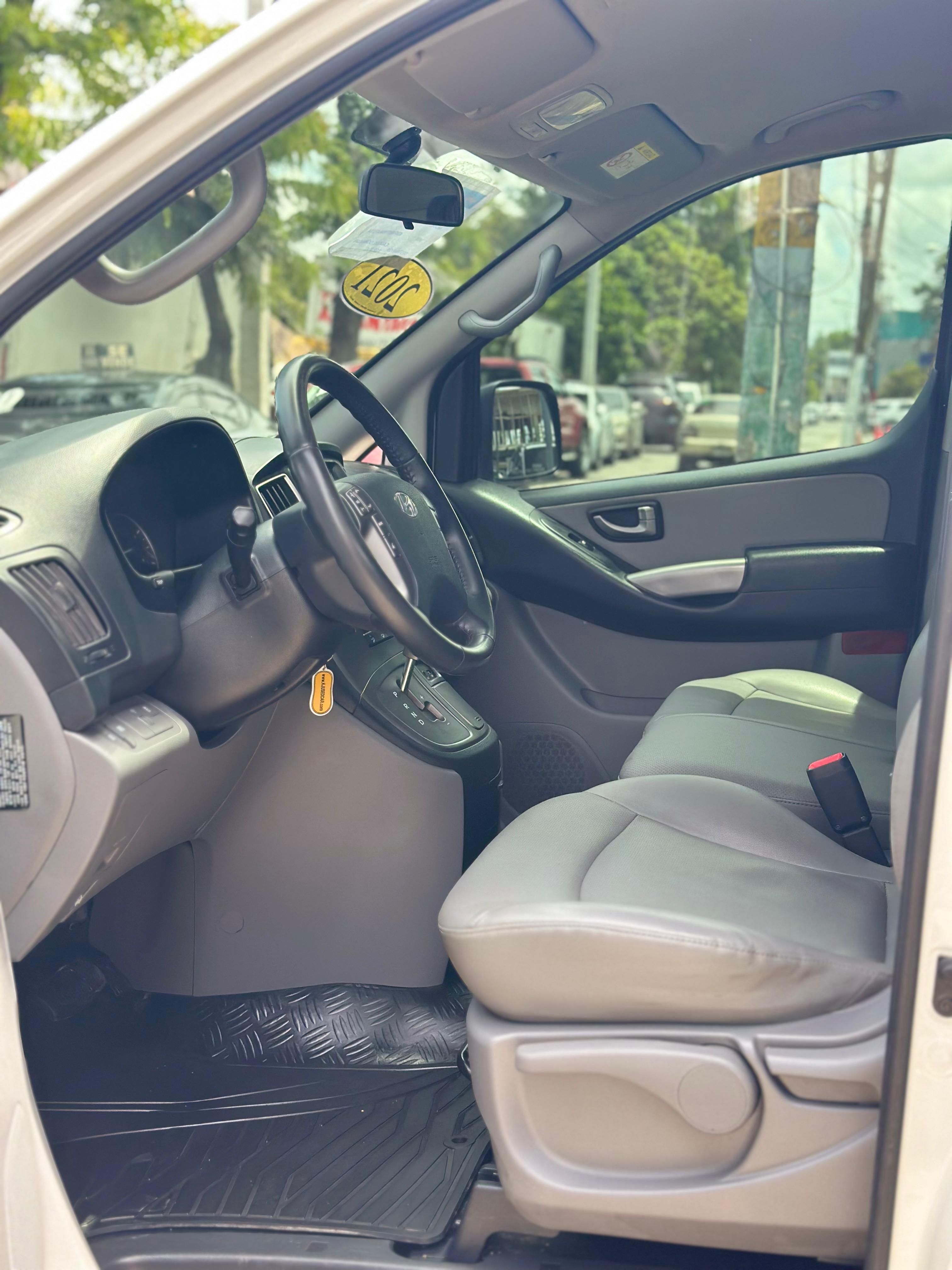 jeepetas y camionetas - 2021 HYUNDAI GRAND STAREX VGT IMPORTADA 5