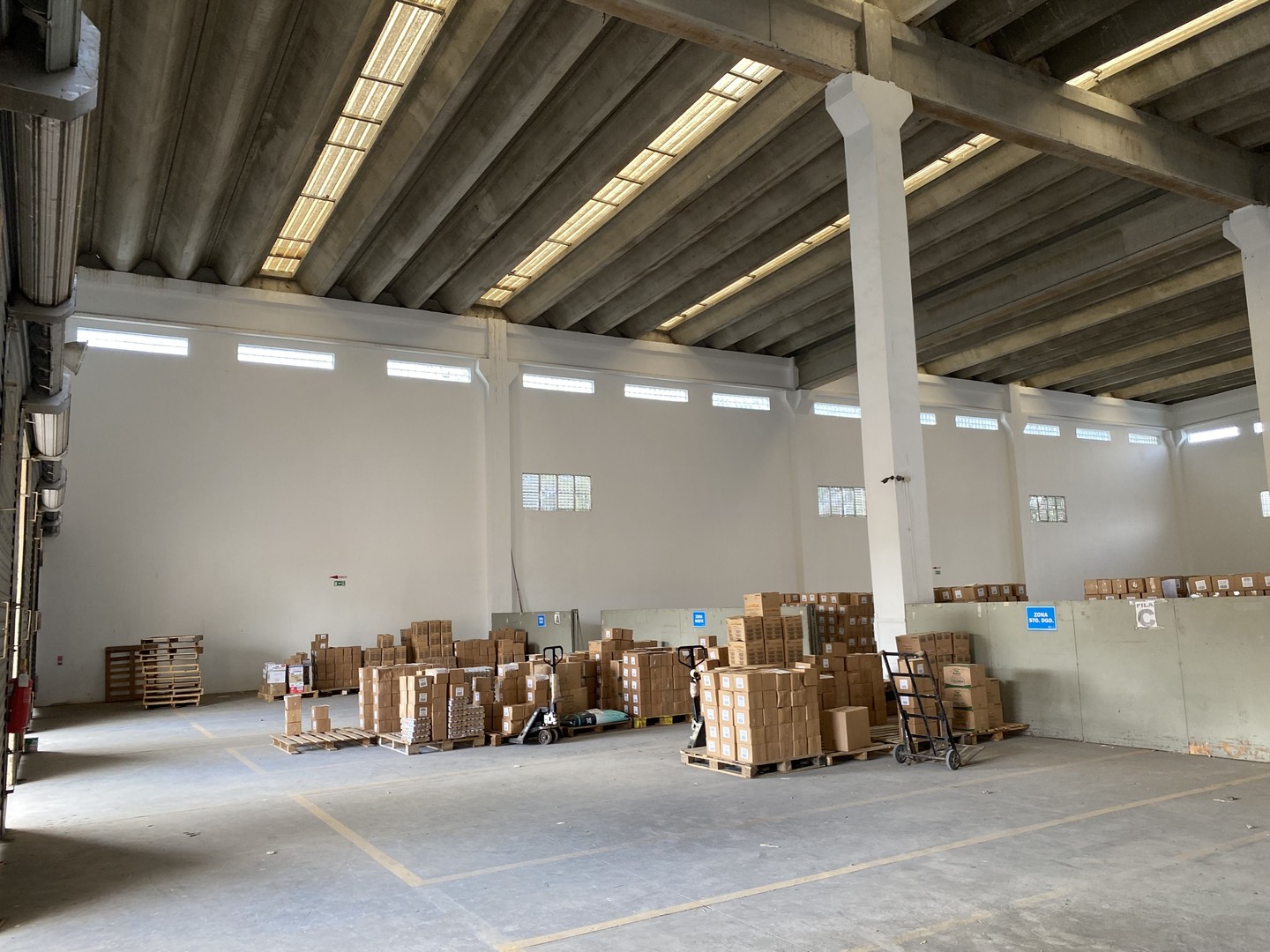 oficinas y locales comerciales - Alquilo Naves Industriales en Hainamosa 7