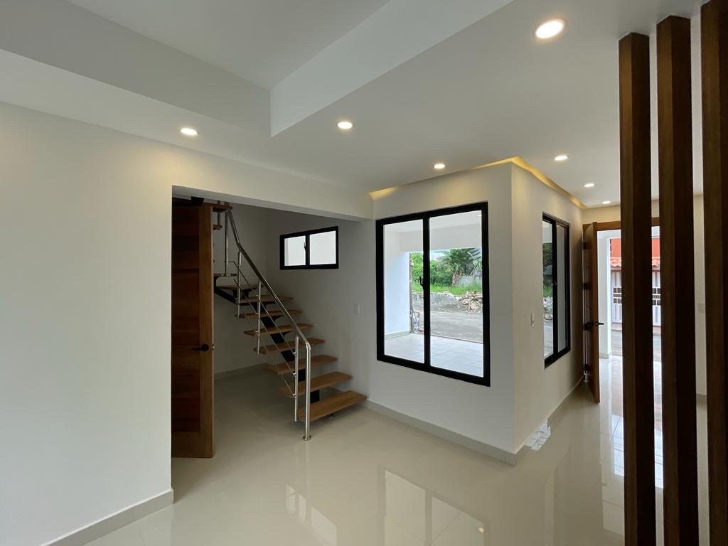 casas - venta de casa en la autopista de san isidro brisa oriental Santo Domingo este  2
