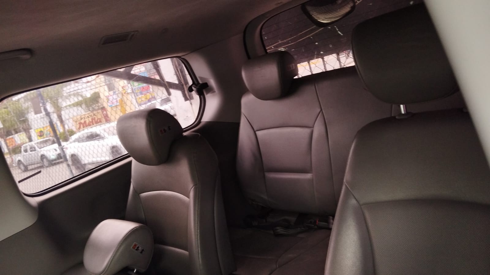 jeepetas y camionetas - HYUNDAI GRAND STAREX 2017 NEGRA 4