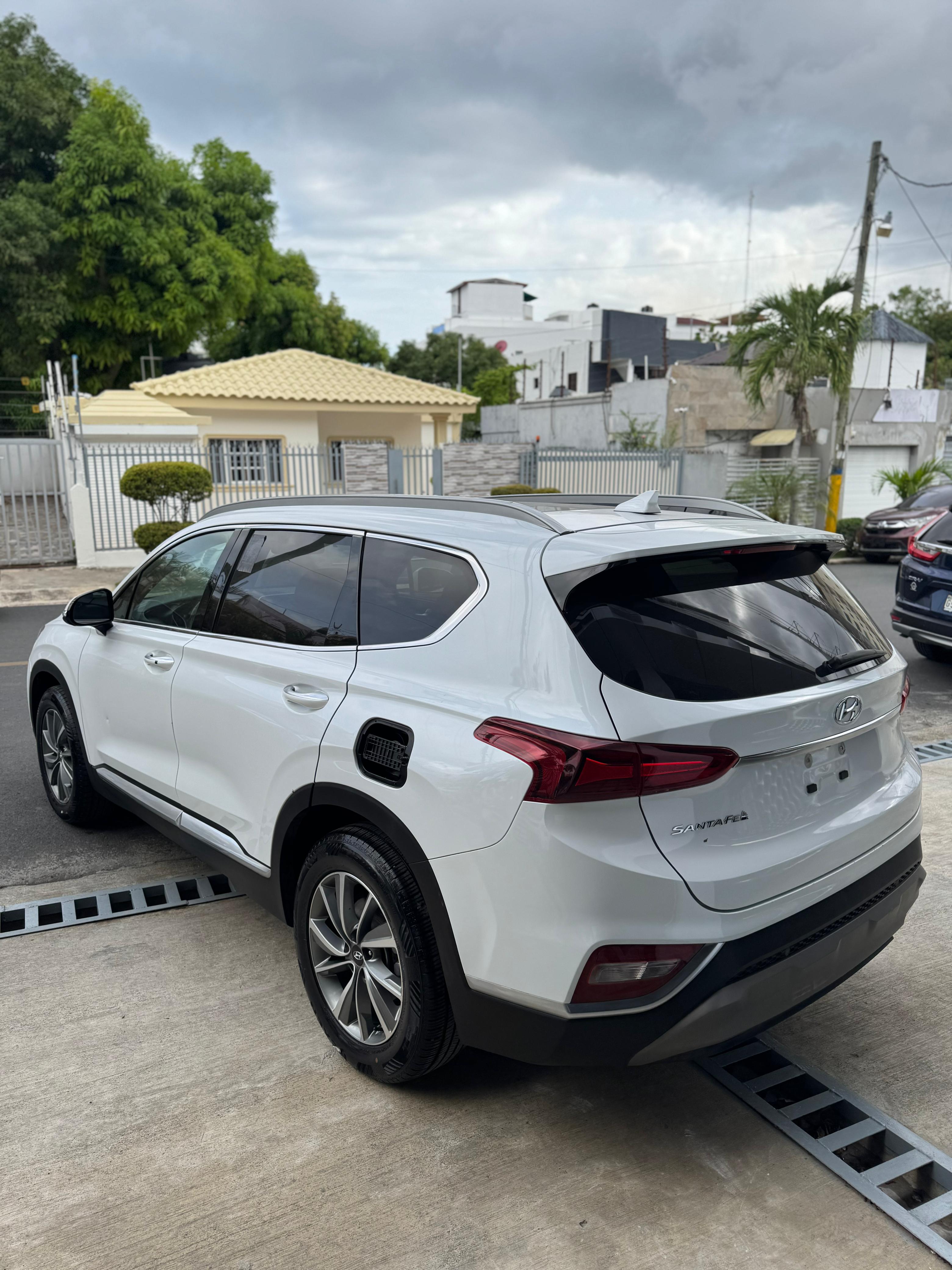 jeepetas y camionetas - HYUNDAI SANTA FE LIMITED 2