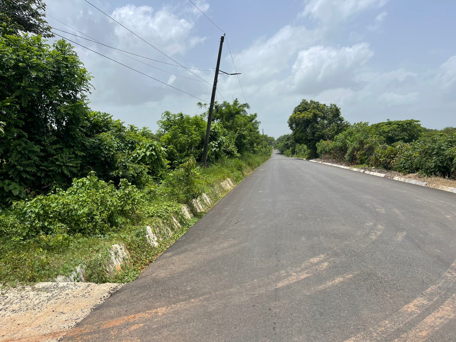solares y terrenos - Finca de 2,500 tareas en Santo Domingo Norte, a la Orilla de la Carretera 9