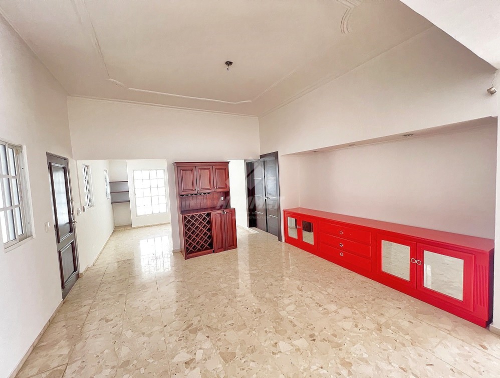 casas - CASA CON PISCINA Y PATIO REP. TAVAREZ OESTE STGO.  3