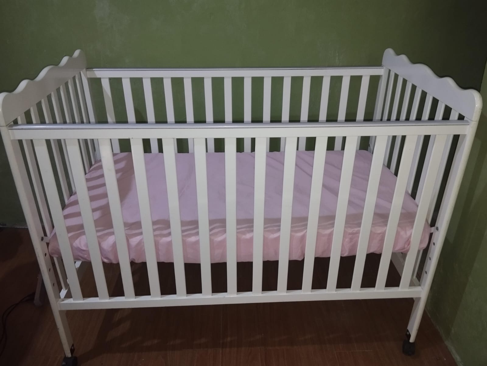 muebles - Cuna con su colchón  0