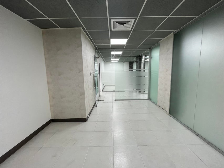 oficinas y locales comerciales - Local Comercial en Alquiler Evaristo Morales  2