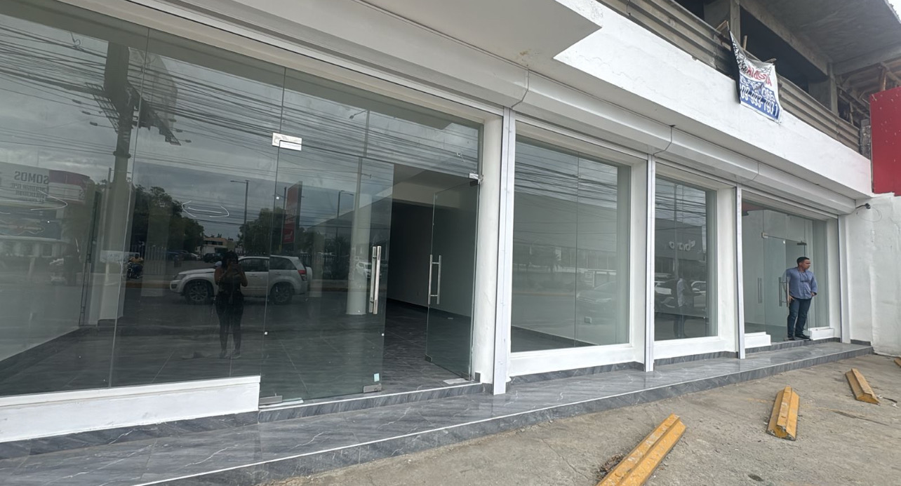 oficinas y locales comerciales - LOCALES EN LA SAN VICENTE JUSTO AL LADO DE MEGACENTRO Y FENTE A BRAVO