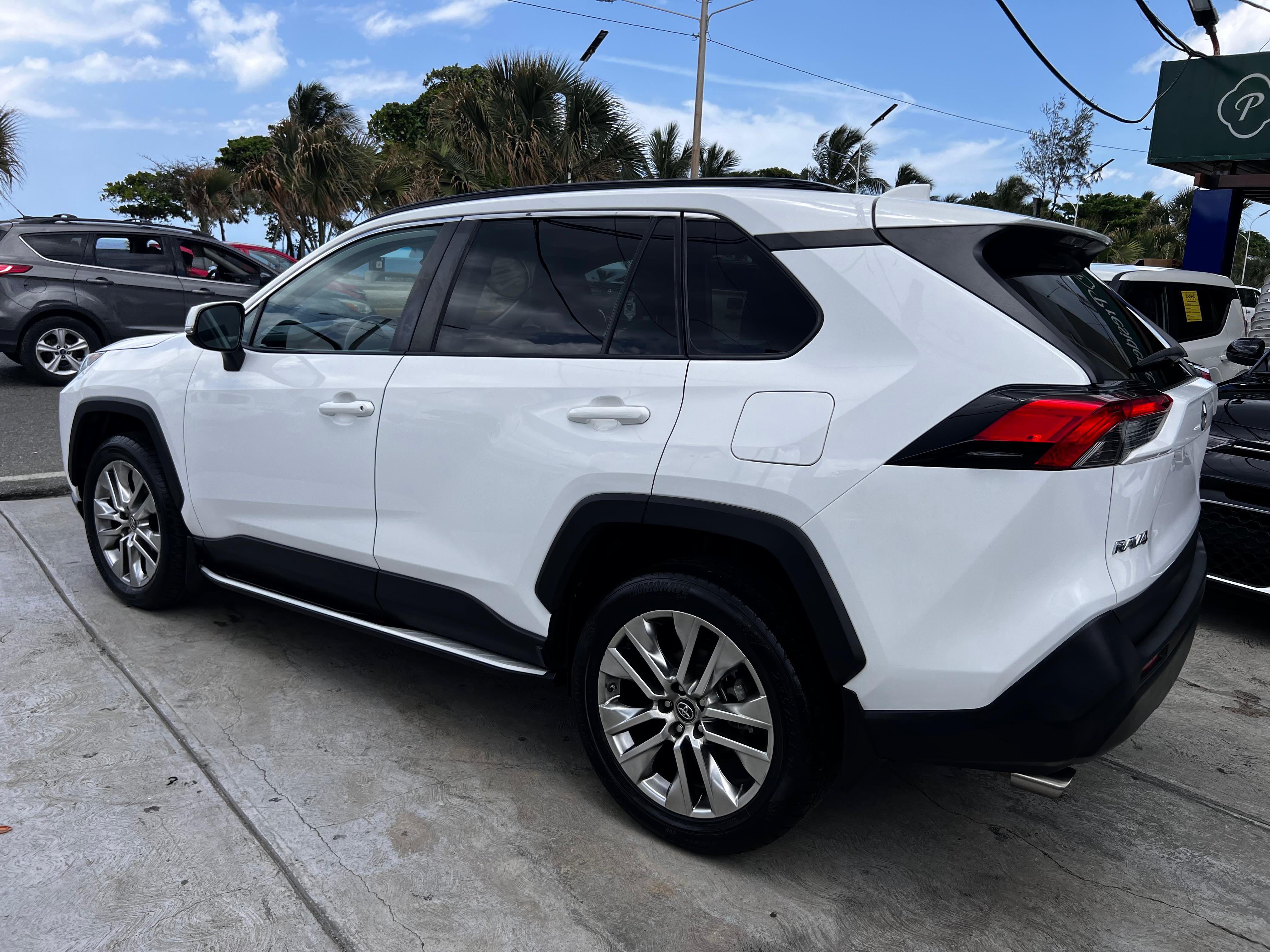 jeepetas y camionetas - Toyota RAV4 XLE Premium 2019 1