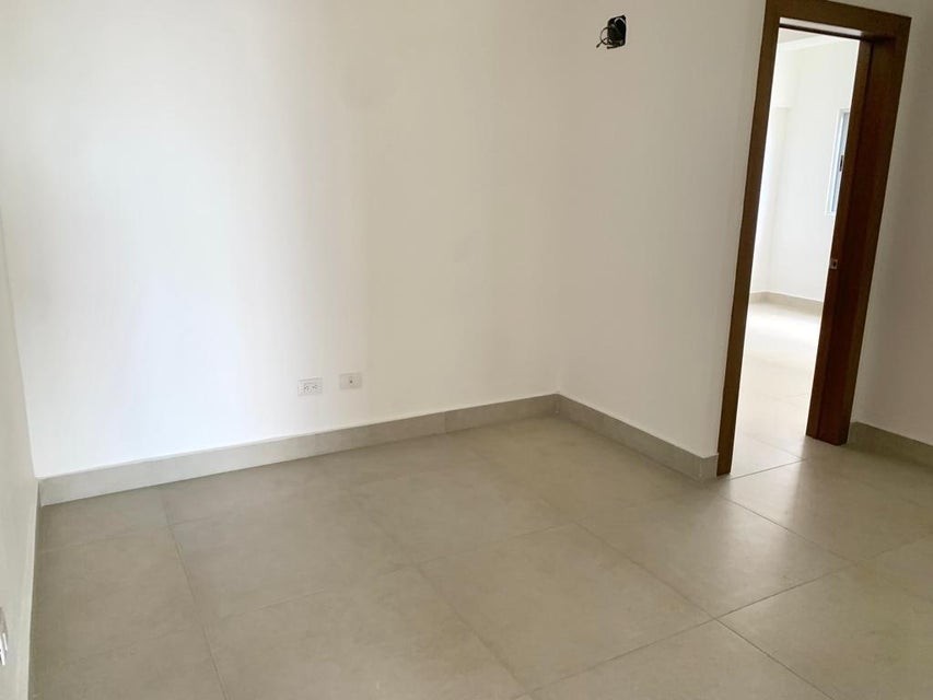 apartamentos - Apartamento en alquiler Evaristo Morales #24-698 con 3 hab. 3.5 b. ascensor, seg 2
