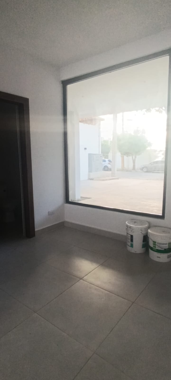 oficinas y locales comerciales - Local en primer nivel en La Julia 103m2 con Terraz 6