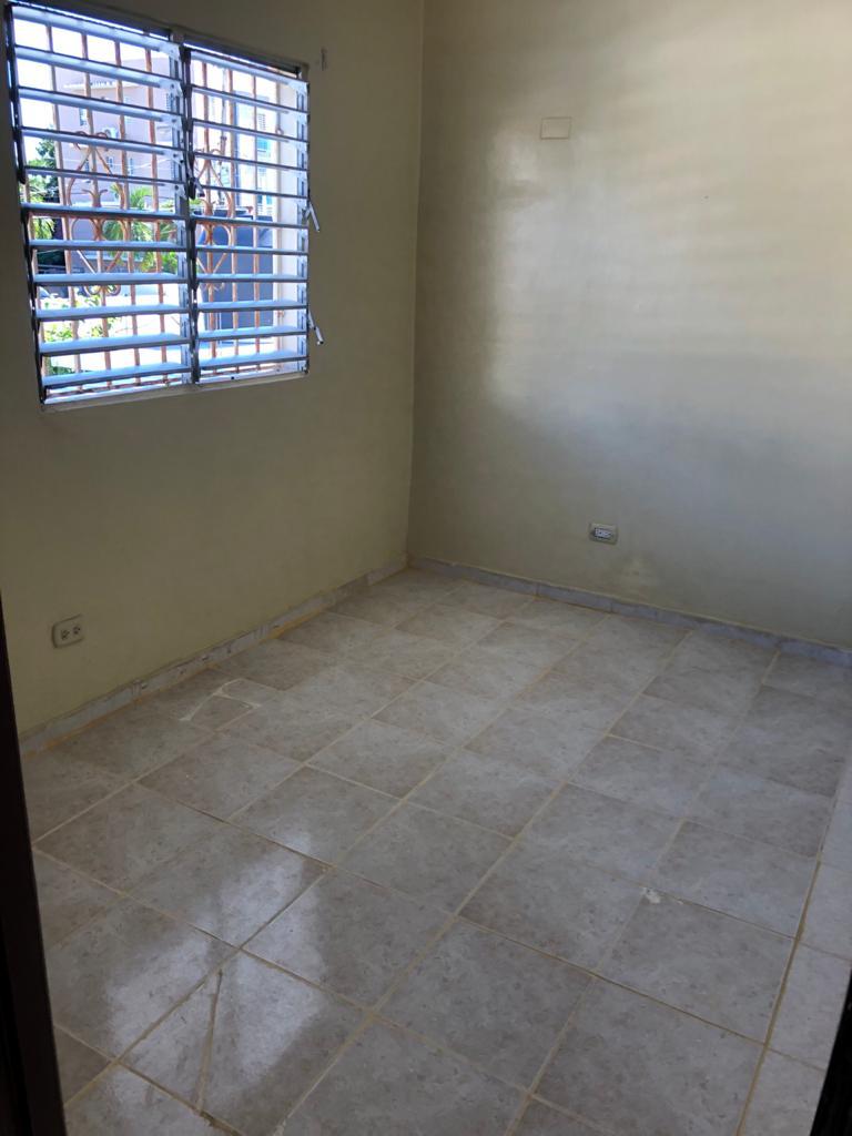 apartamentos - Se alquila apto. de una habitacion en segundo piso 4