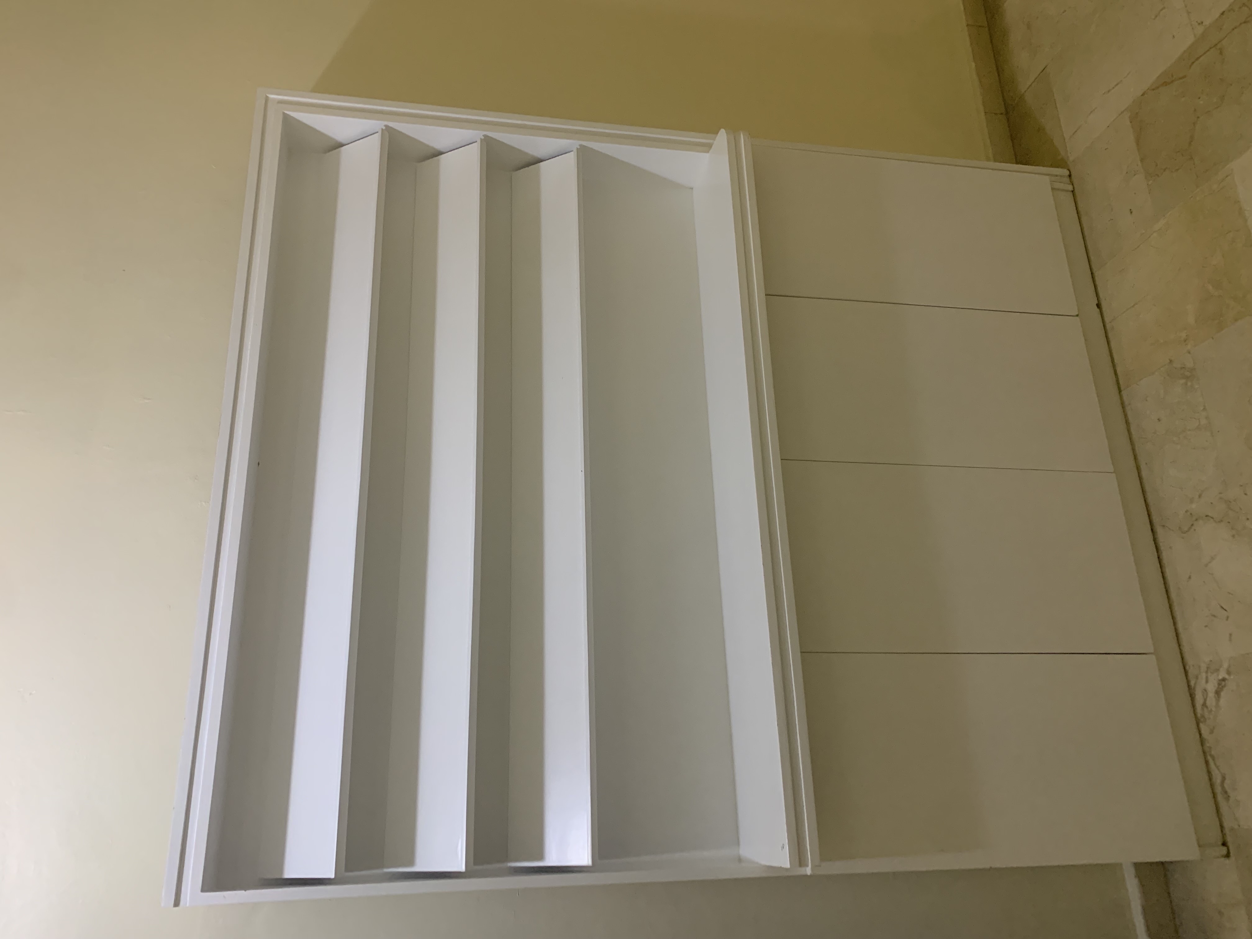 equipos profesionales - Estantería para tiendas en MDF color Blanco  4