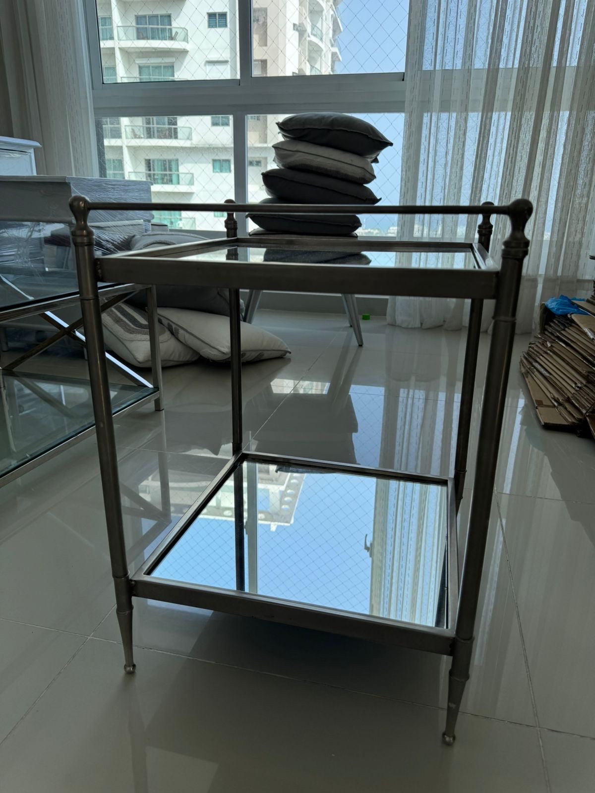 muebles y colchones - Mesita cuadrada, con espejos en el tocador 1