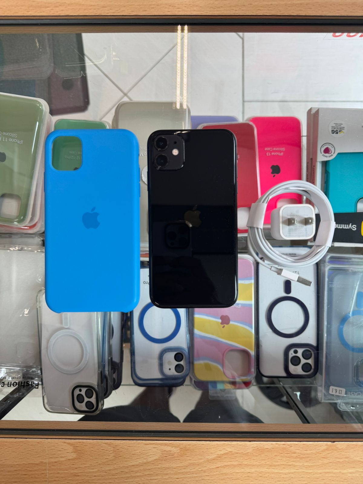 celulares y tabletas - iphone 11 negro 128 GB Desbloqueado.