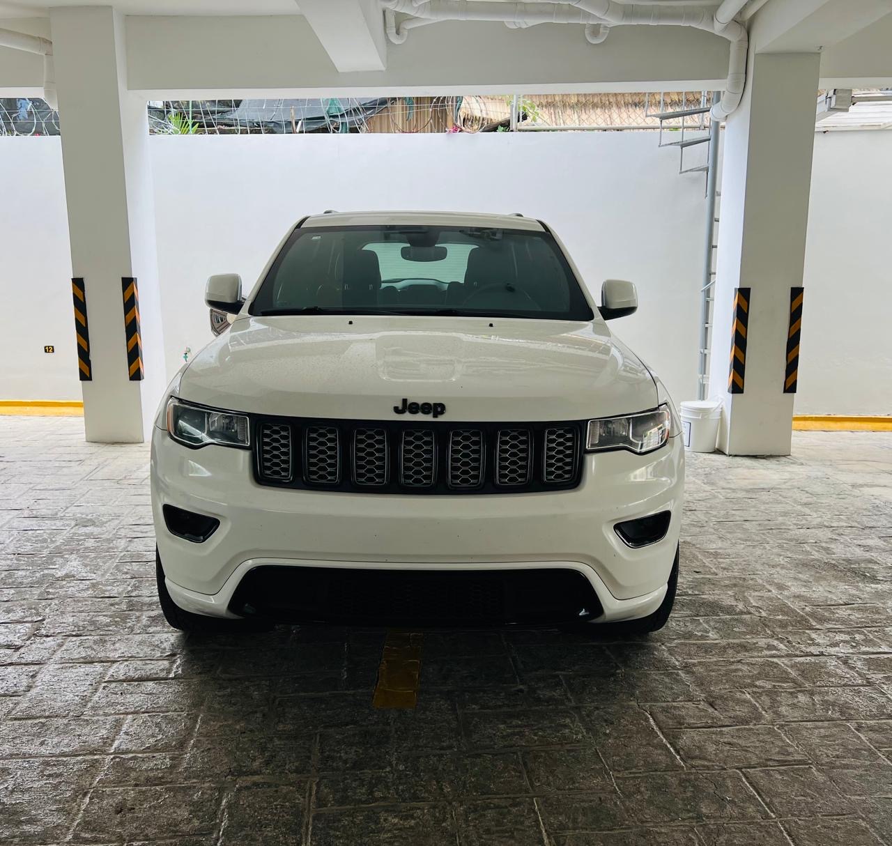 jeepetas y camionetas - Vendo Grand Cherokee Altitude 2017