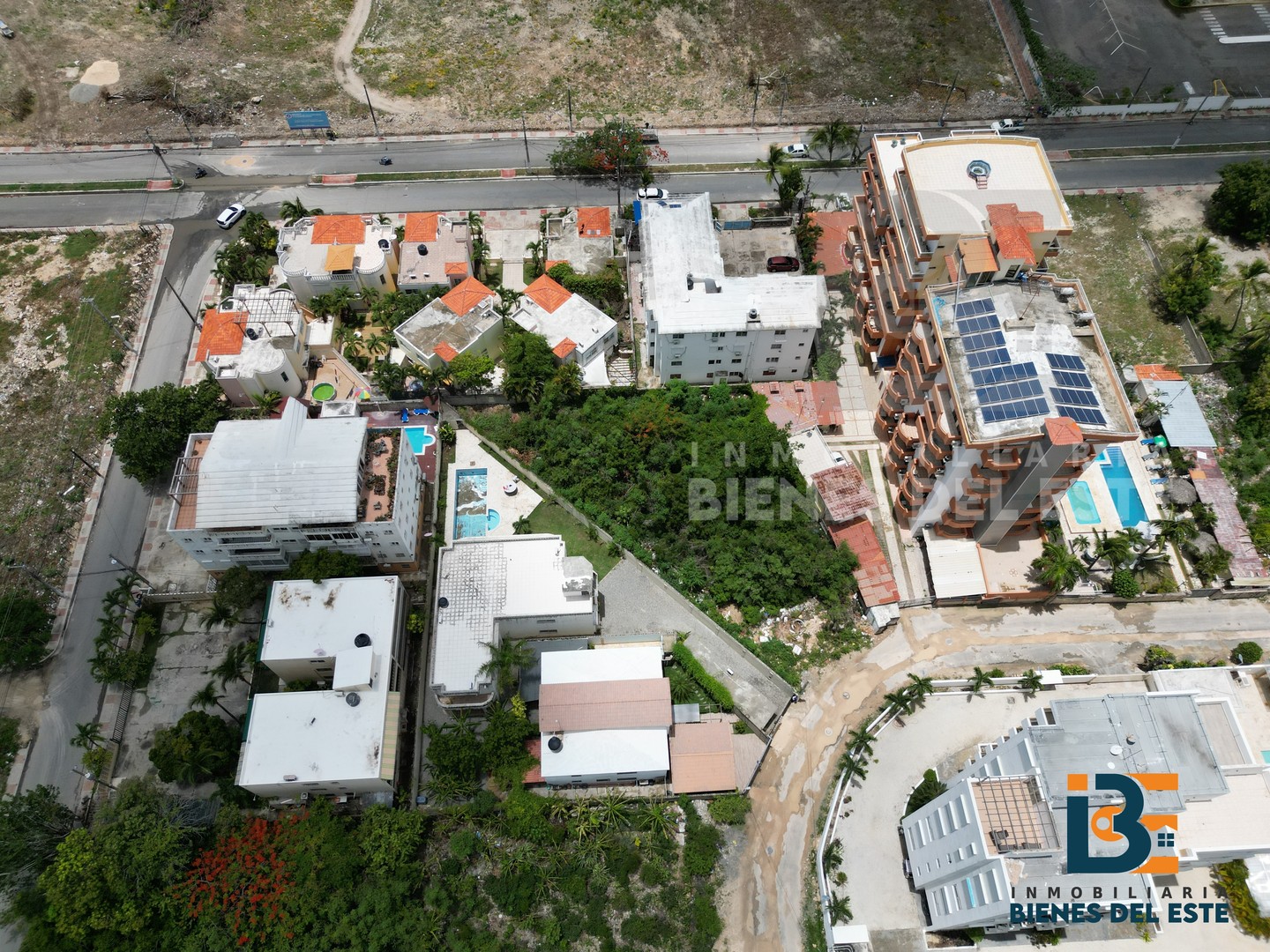 solares y terrenos - 
Se VENDE  Excelente Solar  con 1,024 metros en el CENTRO DE JUAN DOLIO 5