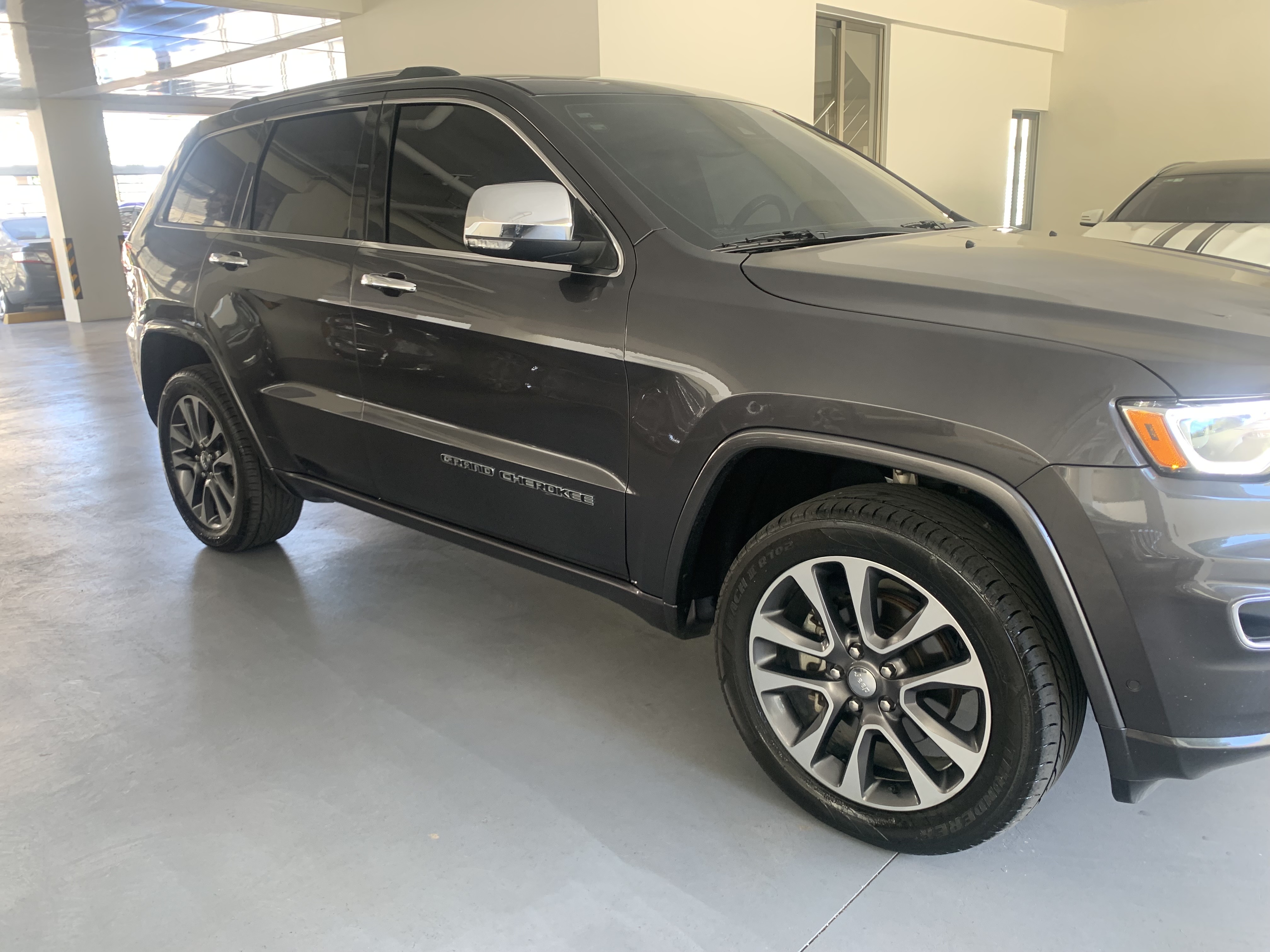 jeepetas y camionetas - JEEP GRAND CHEROKEE OVERLAND 2018 1