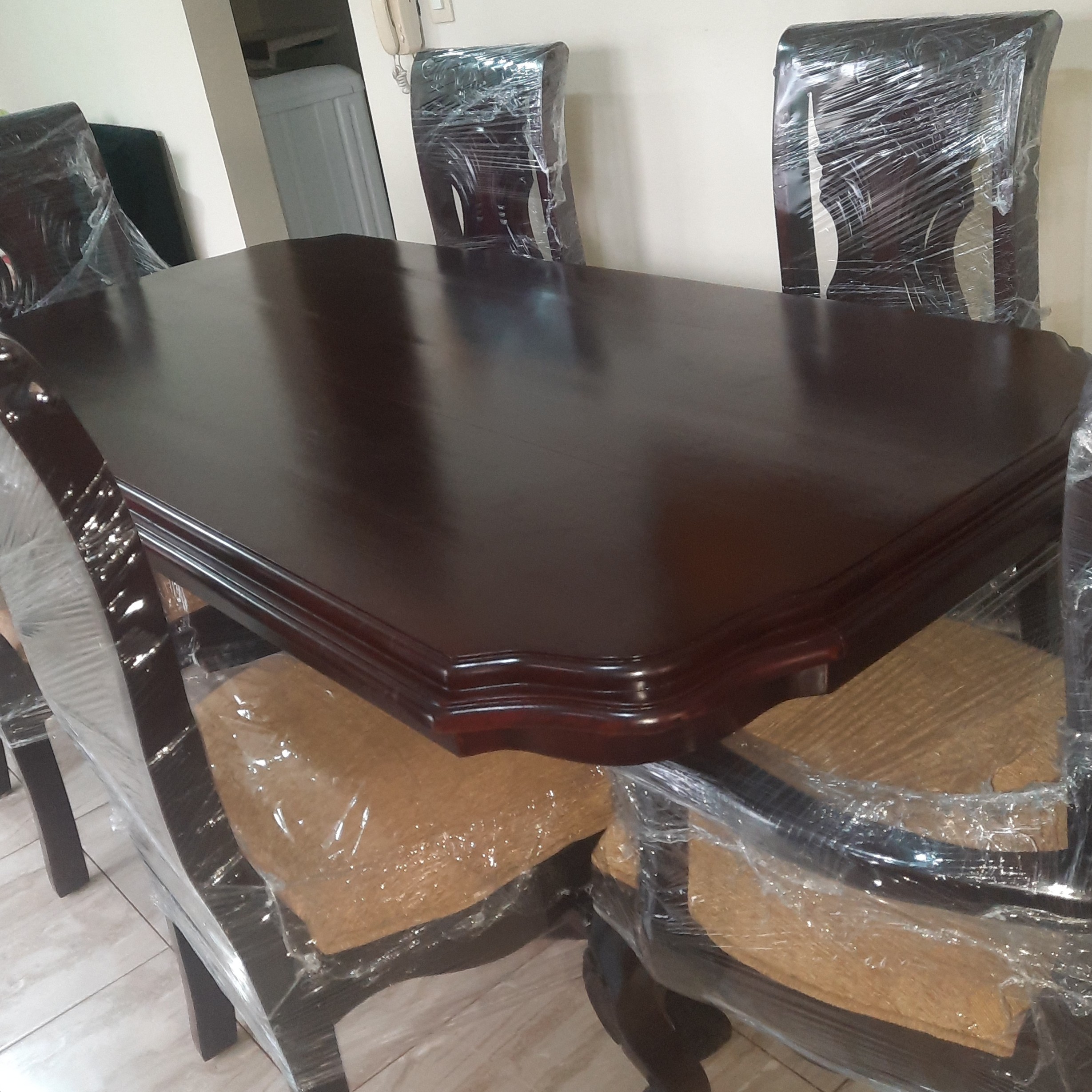 muebles y colchones - comedor en caoba de 6 sillas 