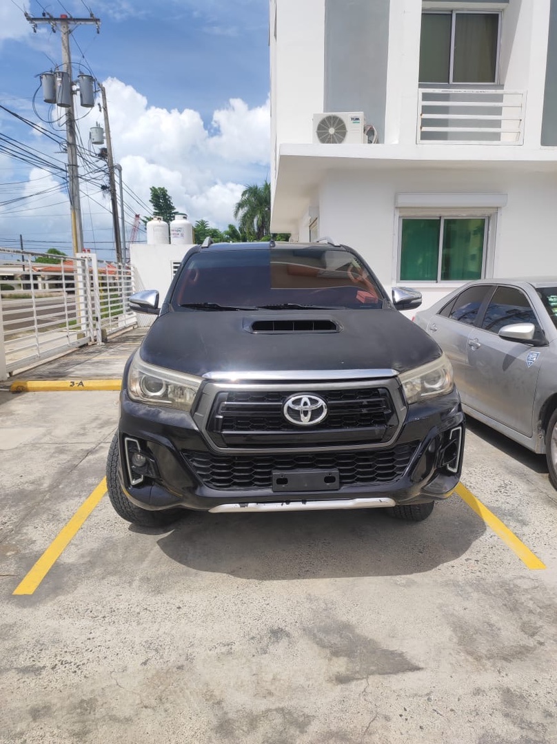 jeepetas y camionetas - Toyota Hilux 2017 7