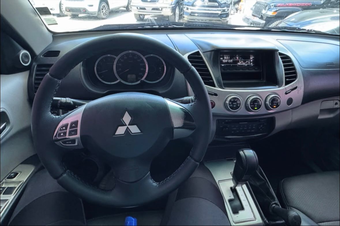 jeepetas y camionetas - mitsubishi L 200 2014 2