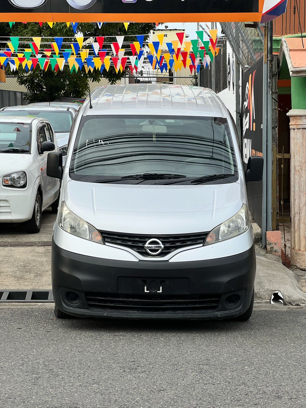 jeepetas y camionetas - Oferta aprovecha NV 200 negociable  9