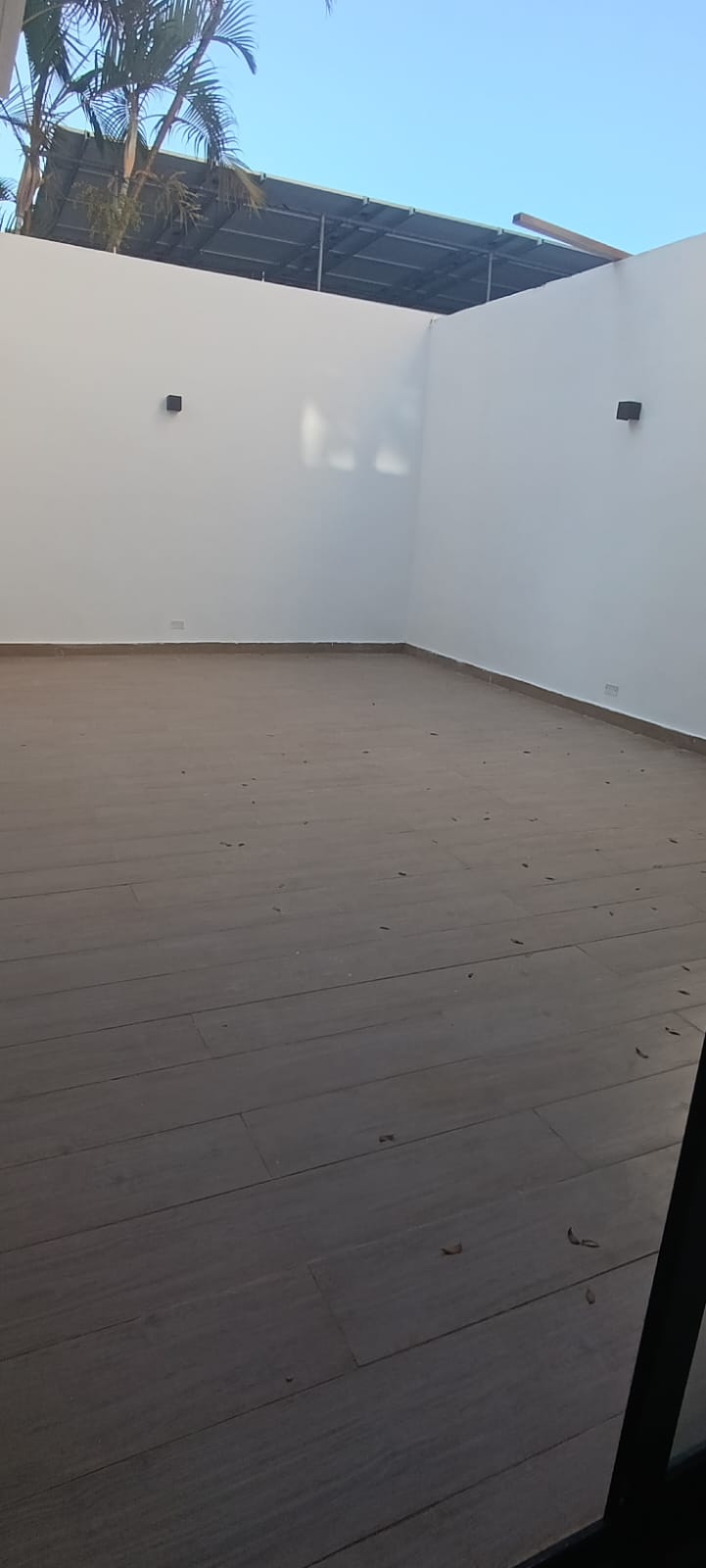 oficinas y locales comerciales - Local en primer nivel en La Julia 103m2 con Terraz 3