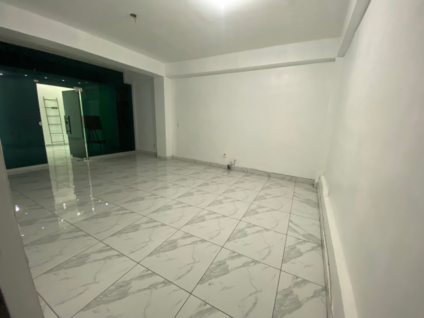 oficinas y locales comerciales - LOCAL COMERCIAL EN RENTA SEGUNDO NIVEL PLAZA BOLÍVAR  2