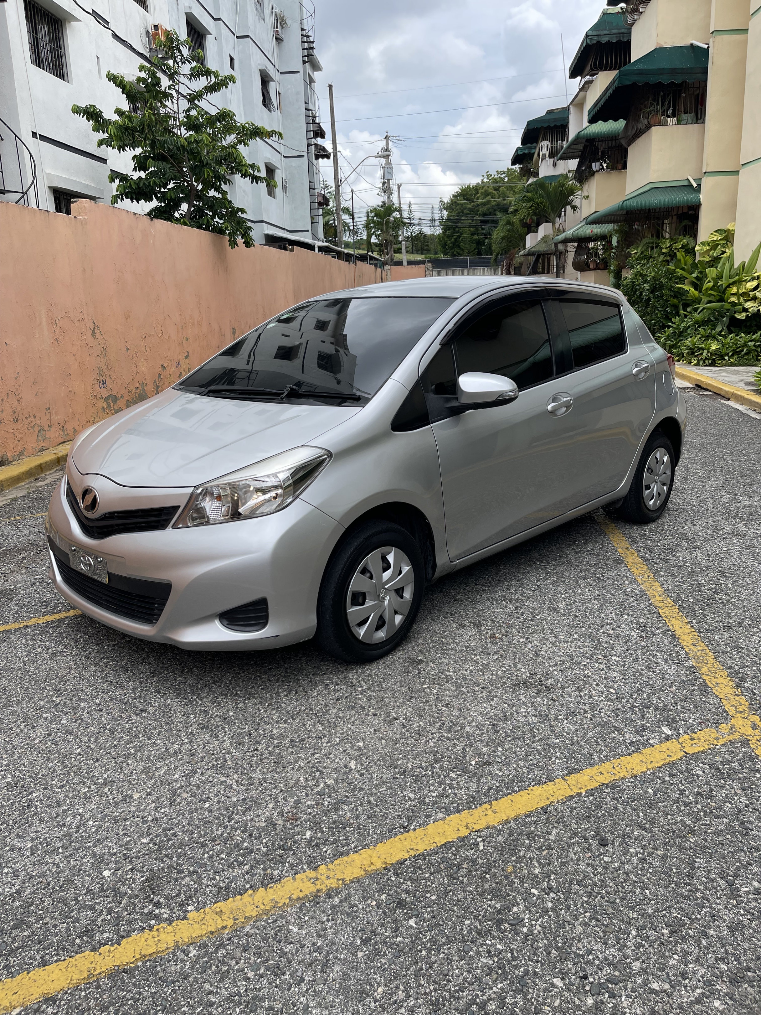 carros - Toyota Vitz 2012 4 pistones  1