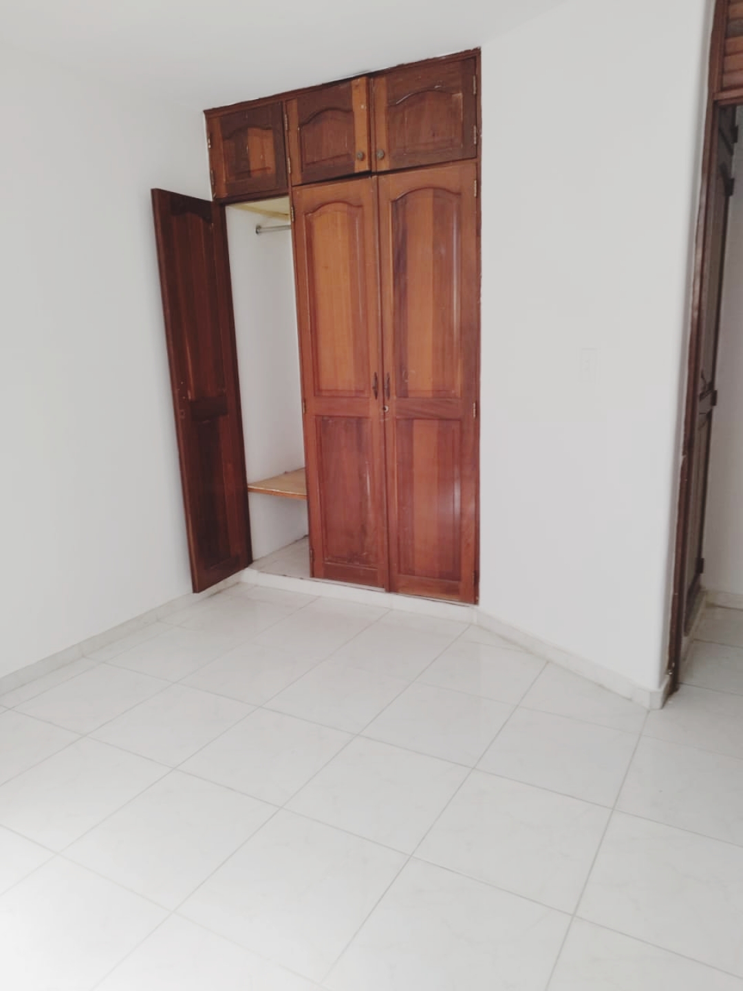 apartamentos - -De Oportunidad -Se Vende Apartamento en La Española  (primer nivel) de 140  mts 5