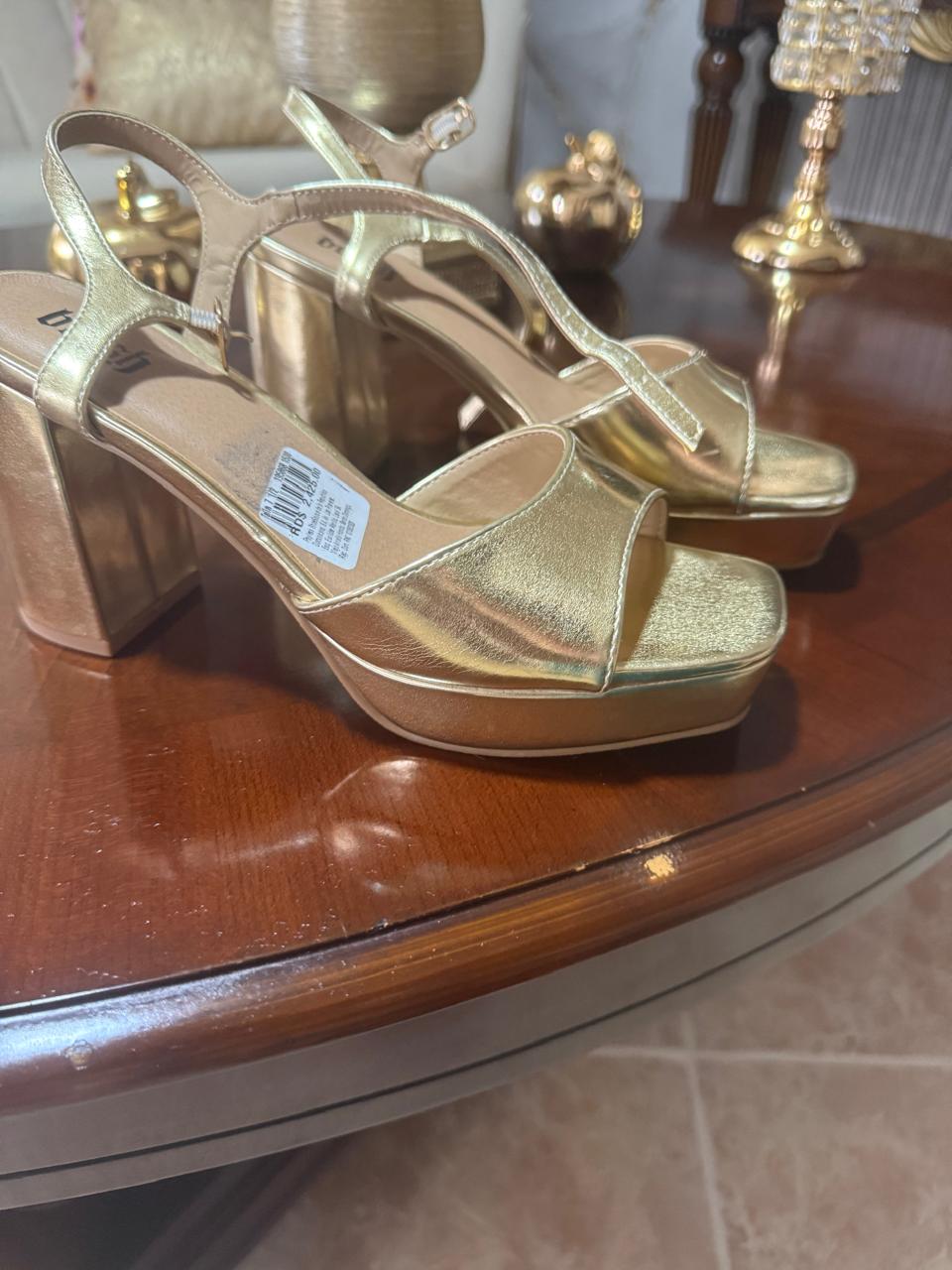 zapatos para mujer - Se Vende Zapatillas Doradas 2